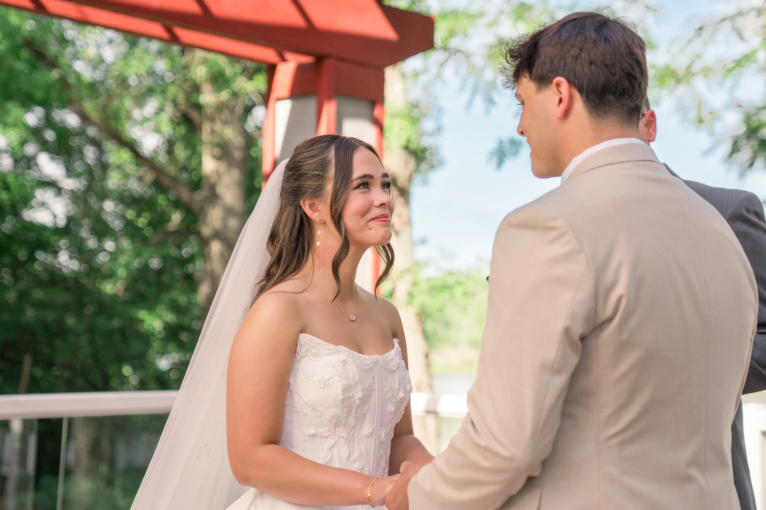 Celebrations-on-the-river-la-crosse-wisconsin-wedding-photography-midwest-wedding-portraits248.jpg