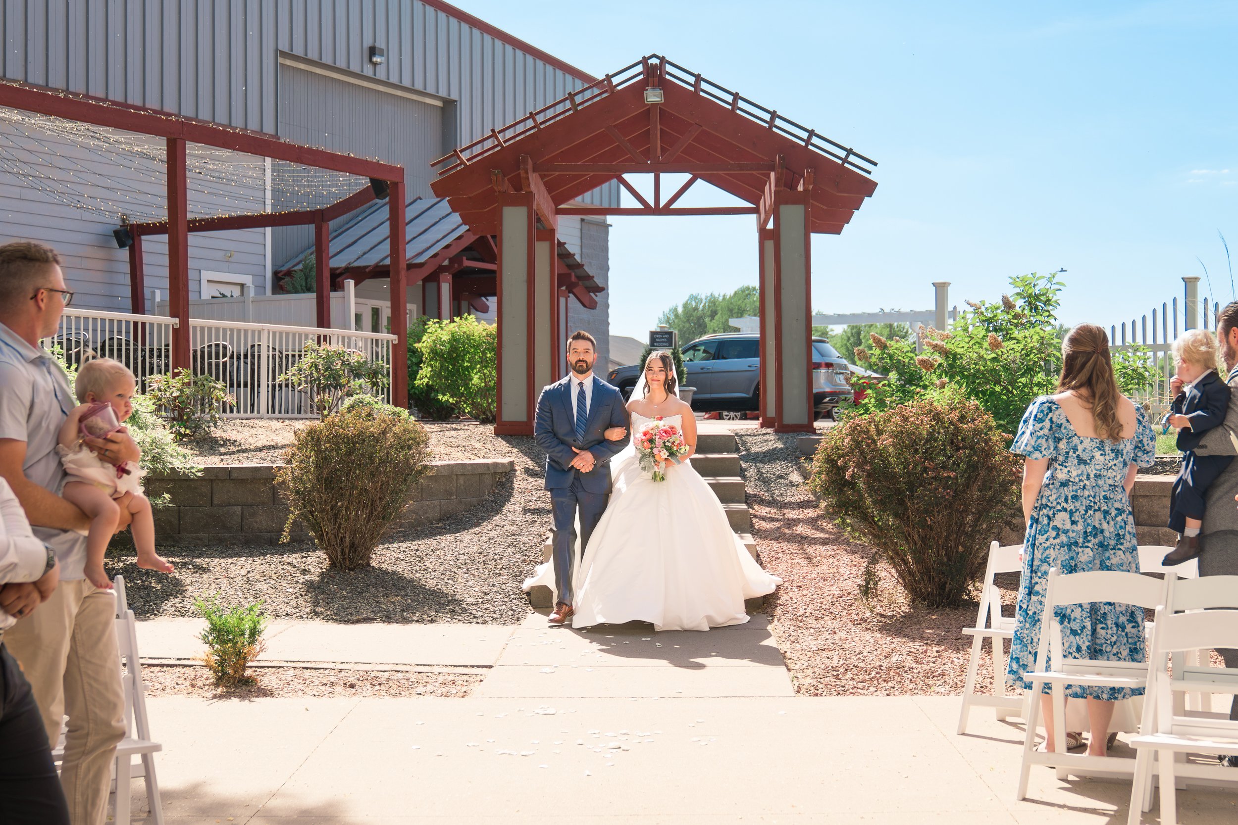 Celebrations-on-the-river-la-crosse-wisconsin-wedding-photography-midwest-wedding-portraits213.jpg