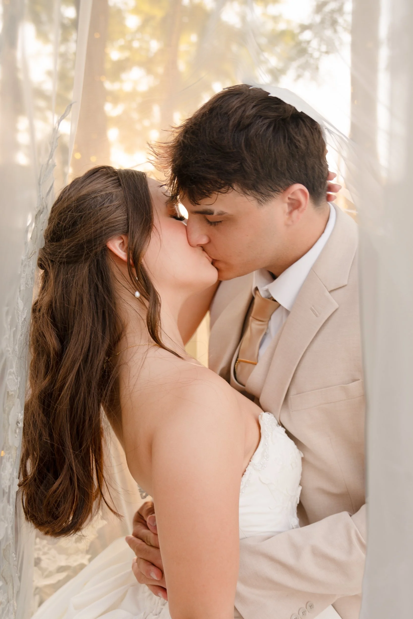 Celebrations-on-the-river-la-crosse-wisconsin-wedding-photography-midwest-wedding-portraits584.jpg