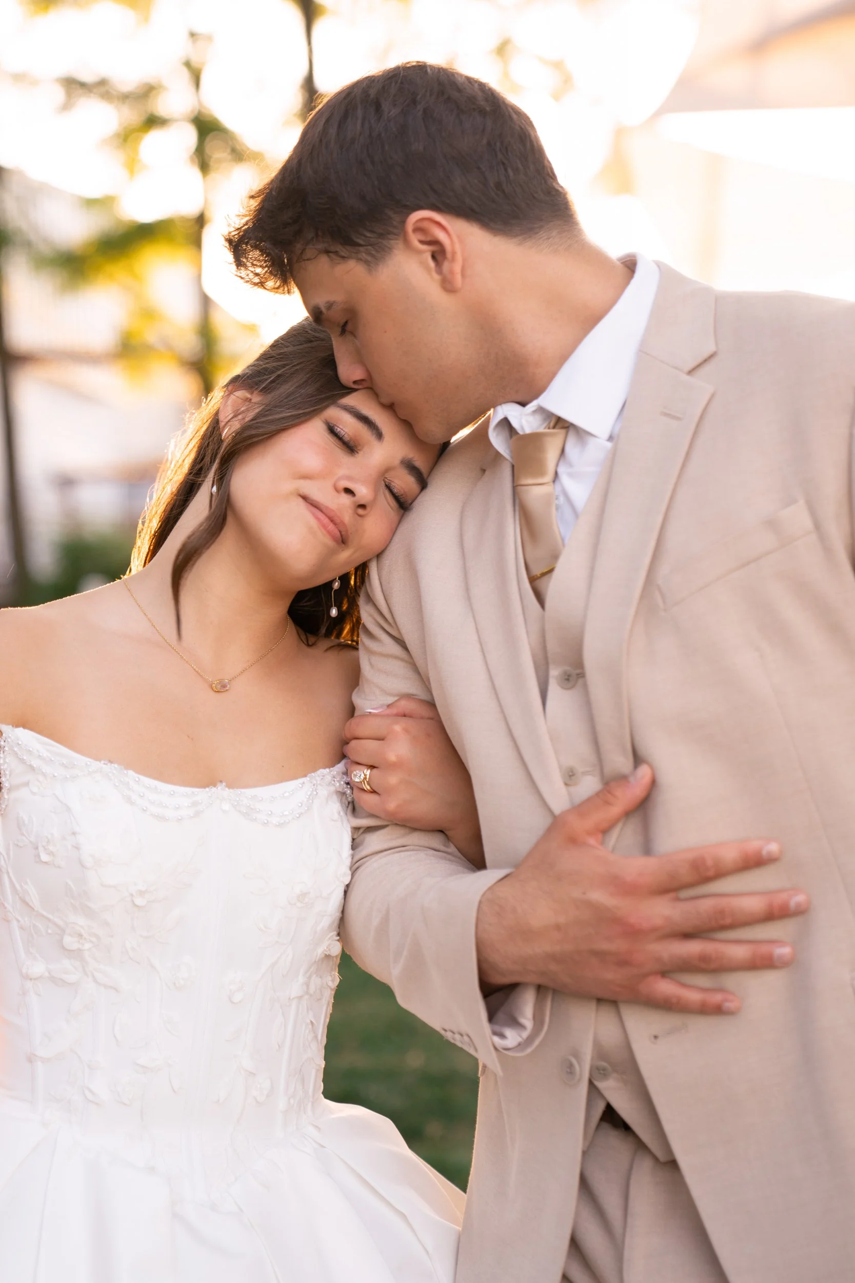 Celebrations-on-the-river-la-crosse-wisconsin-wedding-photography-midwest-wedding-portraits614.jpg