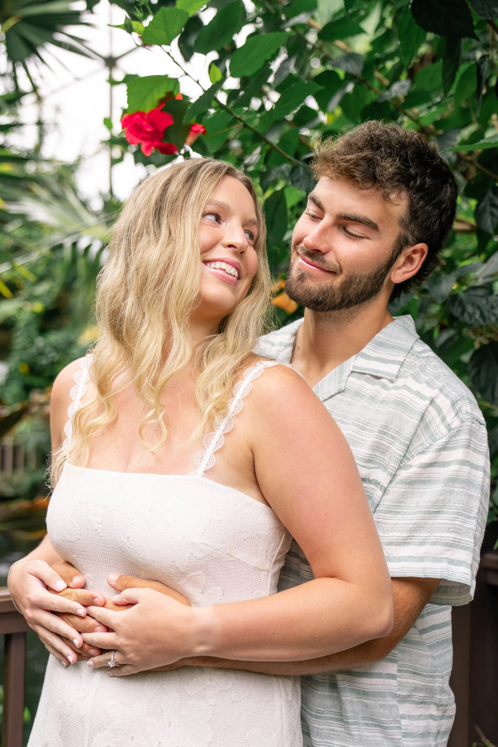 mitchell-park-domes-milwaukee-wisconsin-wedding-engagement-photographer-fine-art-photo-session-bridal-portraits-best-wedding-engaged-photography-020.jpg