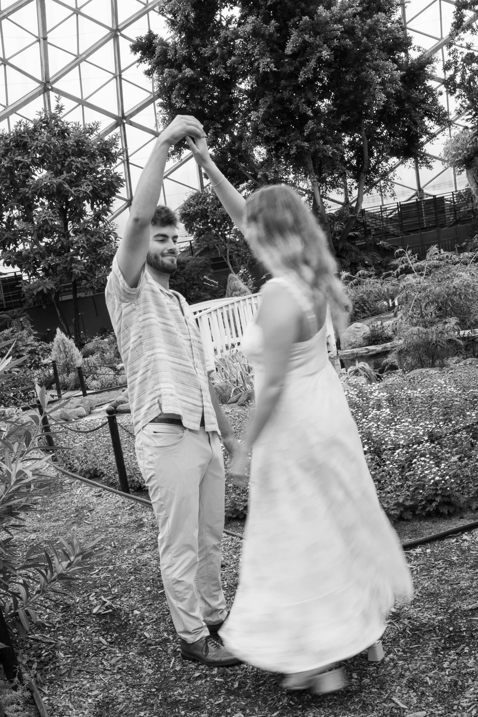 mitchell-park-domes-milwaukee-wisconsin-wedding-engagement-photographer-fine-art-photo-session-bridal-portraits-best-wedding-engaged-photography-079.jpg