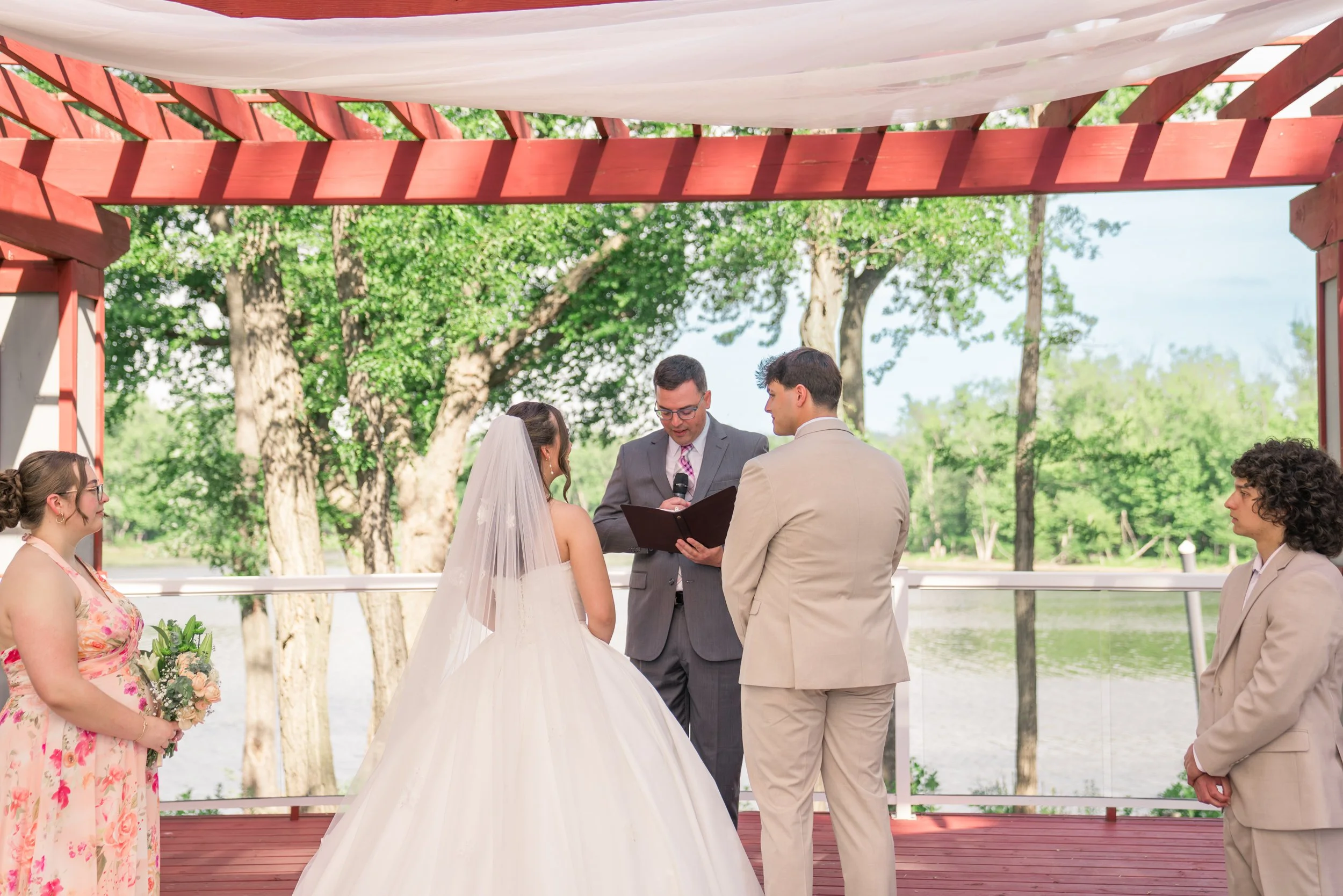 Celebrations-on-the-river-la-crosse-wisconsin-wedding-photography-midwest-wedding-portraits236.jpg