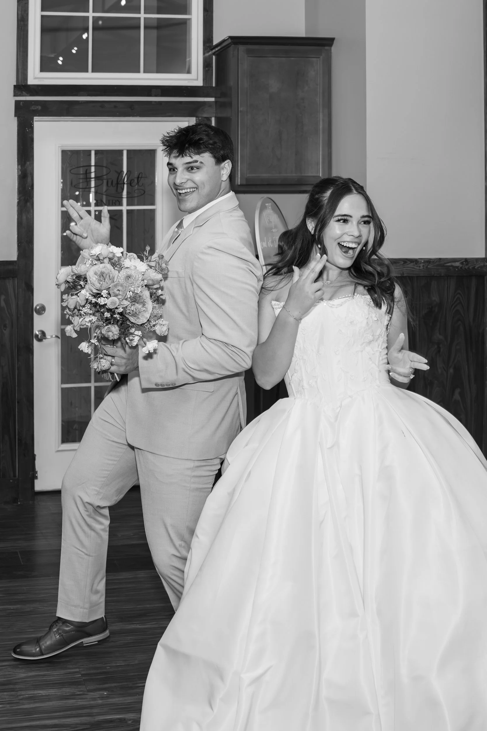 Celebrations-on-the-river-la-crosse-wisconsin-wedding-photography-midwest-wedding-portraits377.jpg