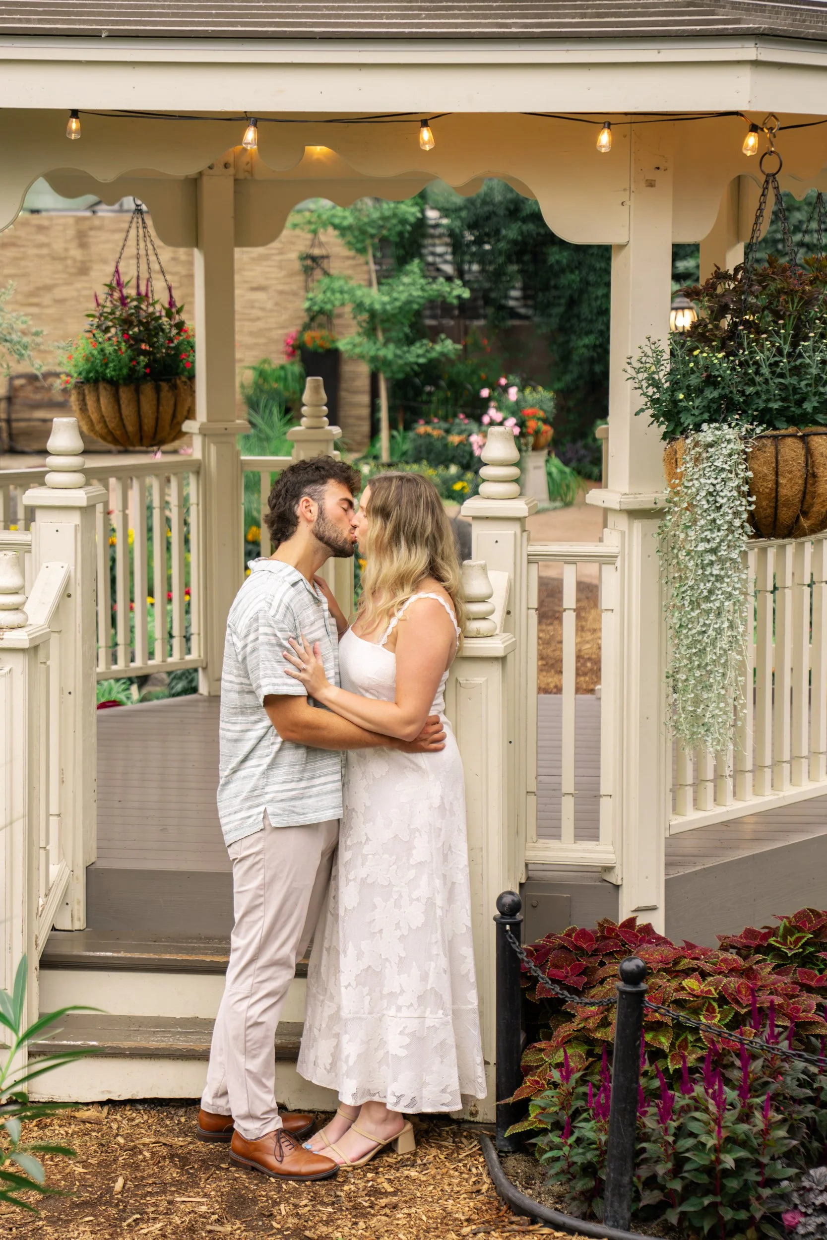 mitchell-park-domes-milwaukee-wisconsin-wedding-engagement-photographer-fine-art-photo-session-bridal-portraits-best-wedding-engaged-photography-067.jpg