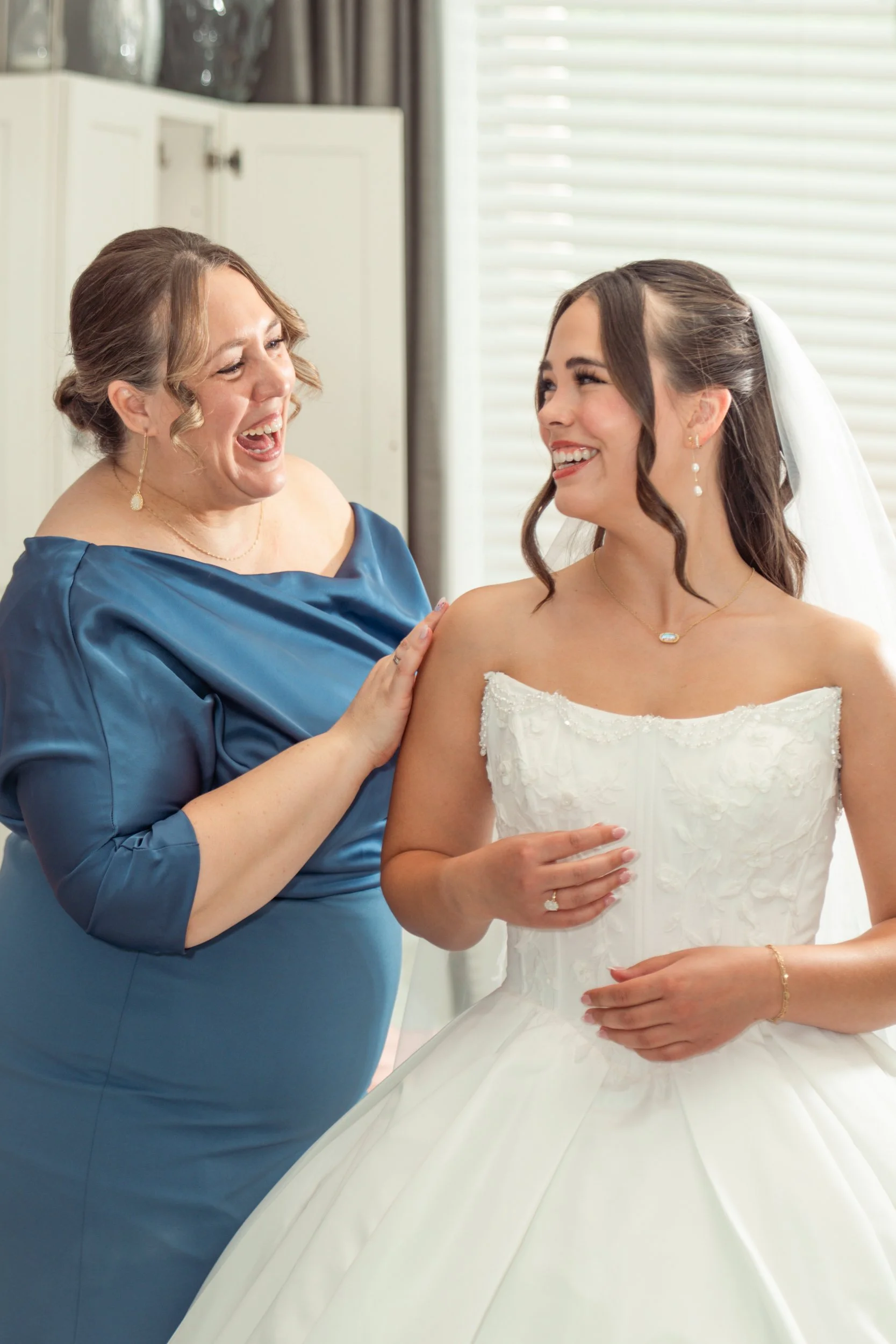 Celebrations-on-the-river-la-crosse-wisconsin-wedding-photography-midwest-wedding-portraits072.jpg