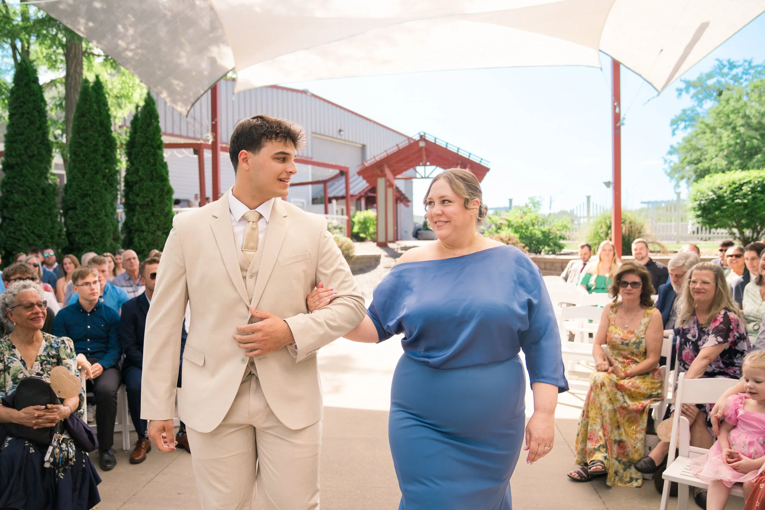 Celebrations-on-the-river-la-crosse-wisconsin-wedding-photography-midwest-wedding-portraits181.jpg