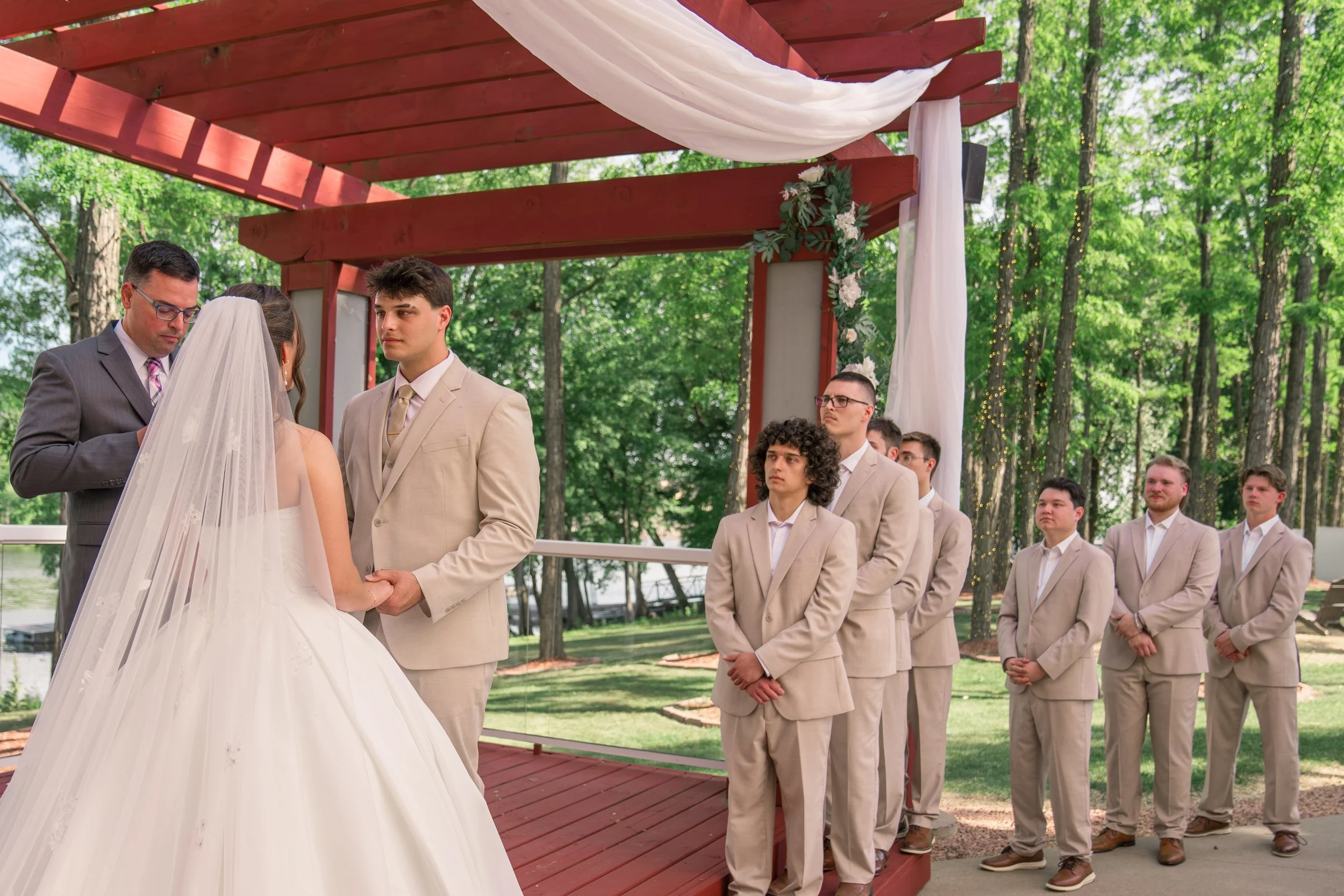 Celebrations-on-the-river-la-crosse-wisconsin-wedding-photography-midwest-wedding-portraits253.jpg