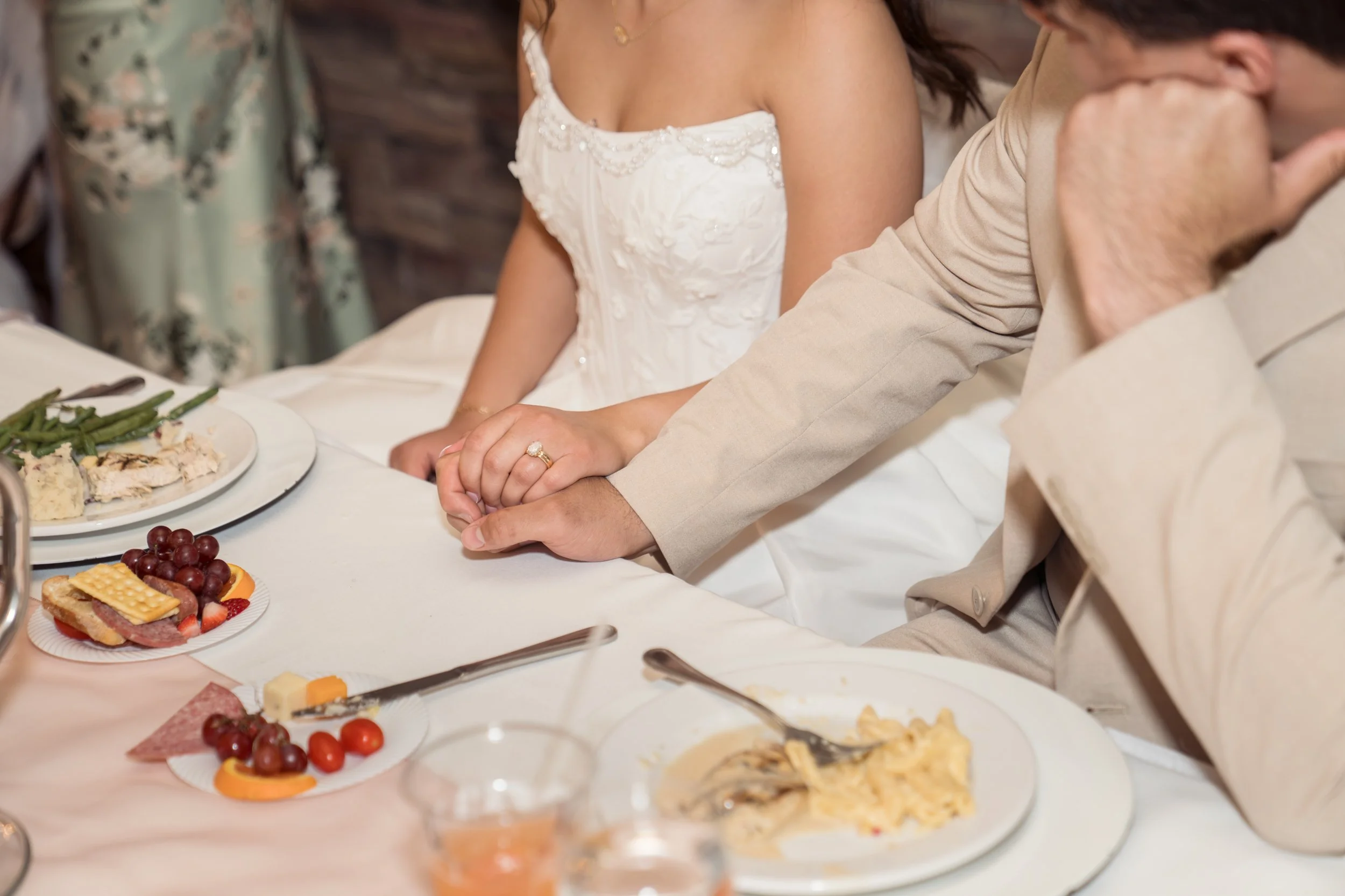 Celebrations-on-the-river-la-crosse-wisconsin-wedding-photography-midwest-wedding-portraits407.jpg