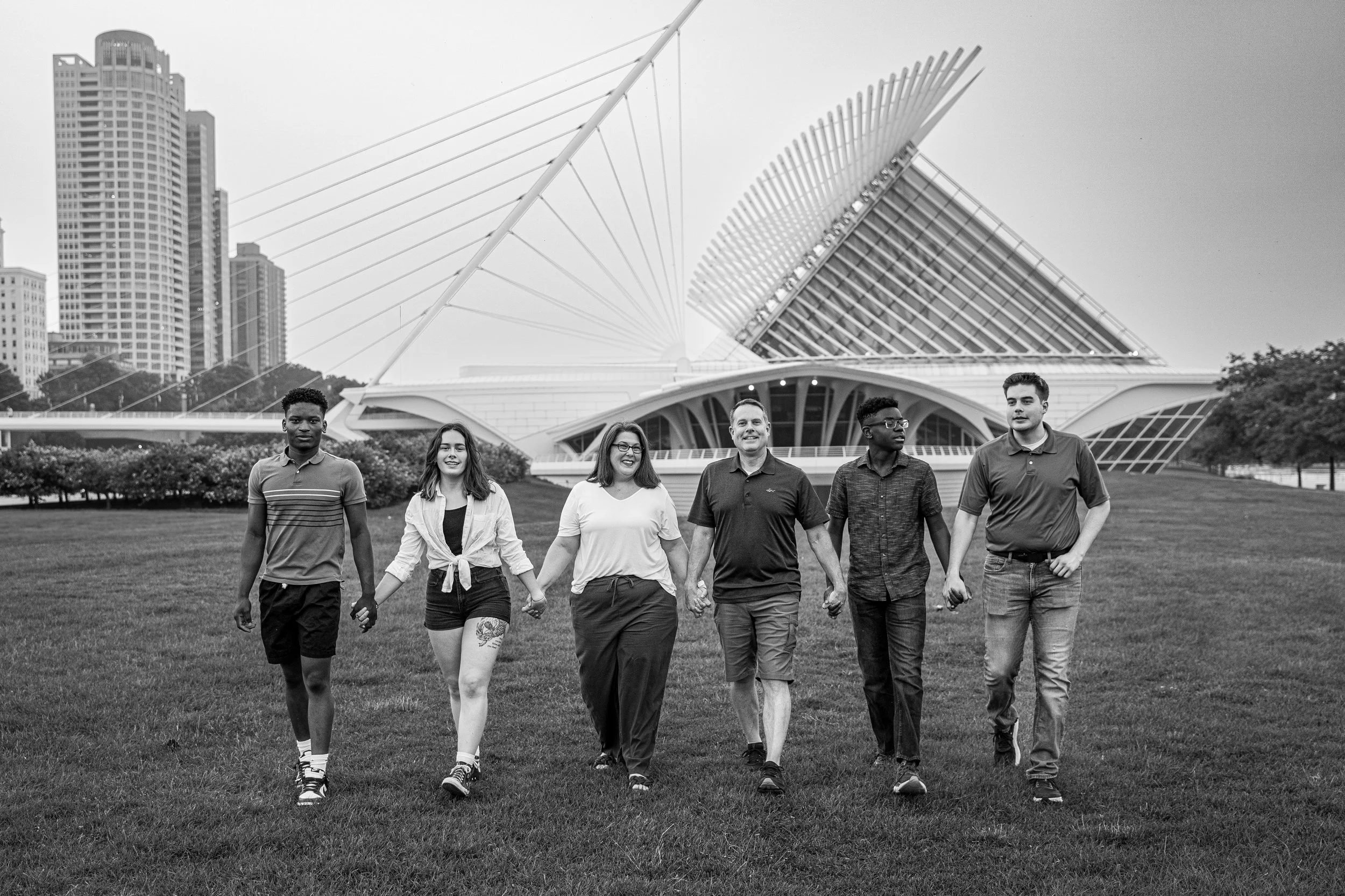 milwauke-wisconsin-family-portait-photography-session-family-photographer-milwaukee-art-museum-photoshoot-headshots-group-photos-family-portrai062.jpg