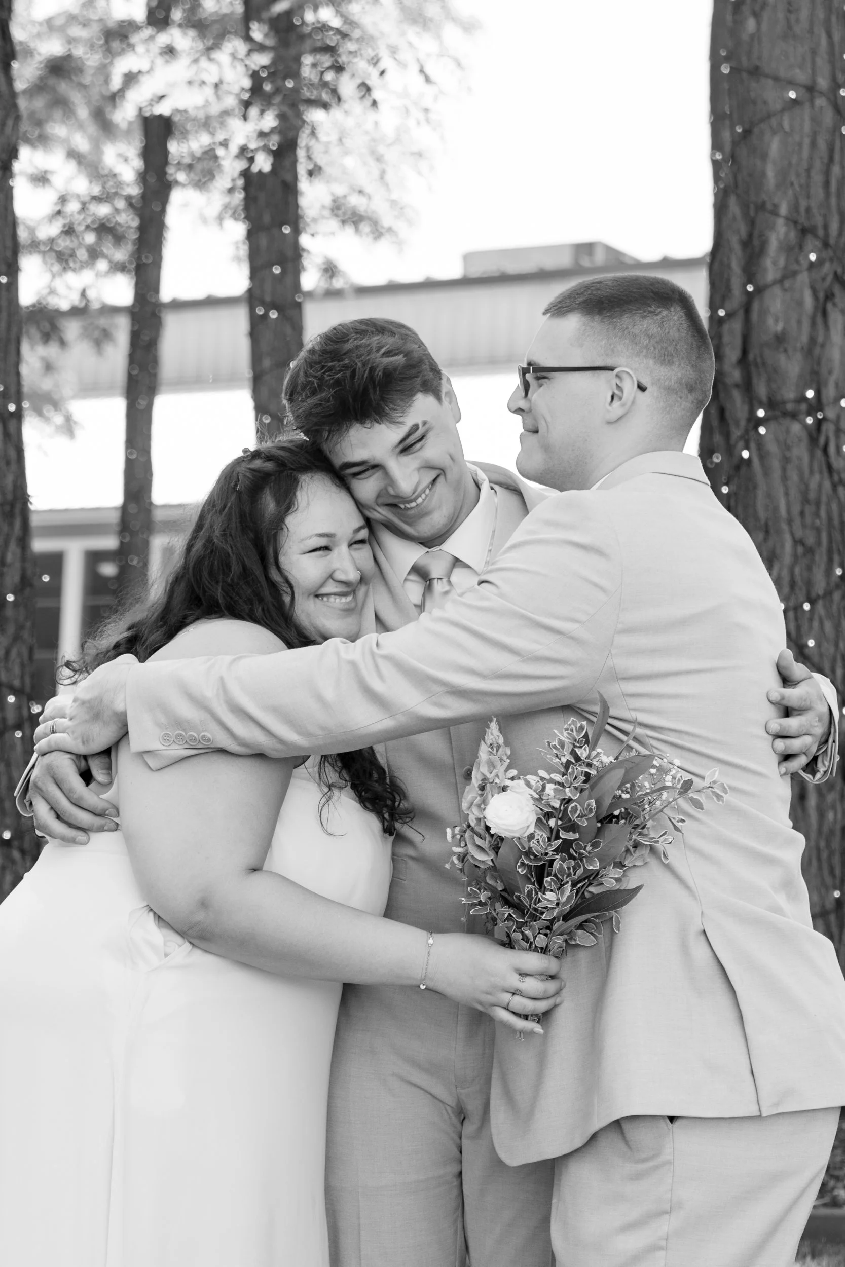 Celebrations-on-the-river-la-crosse-wisconsin-wedding-photography-midwest-wedding-portraits167.jpg