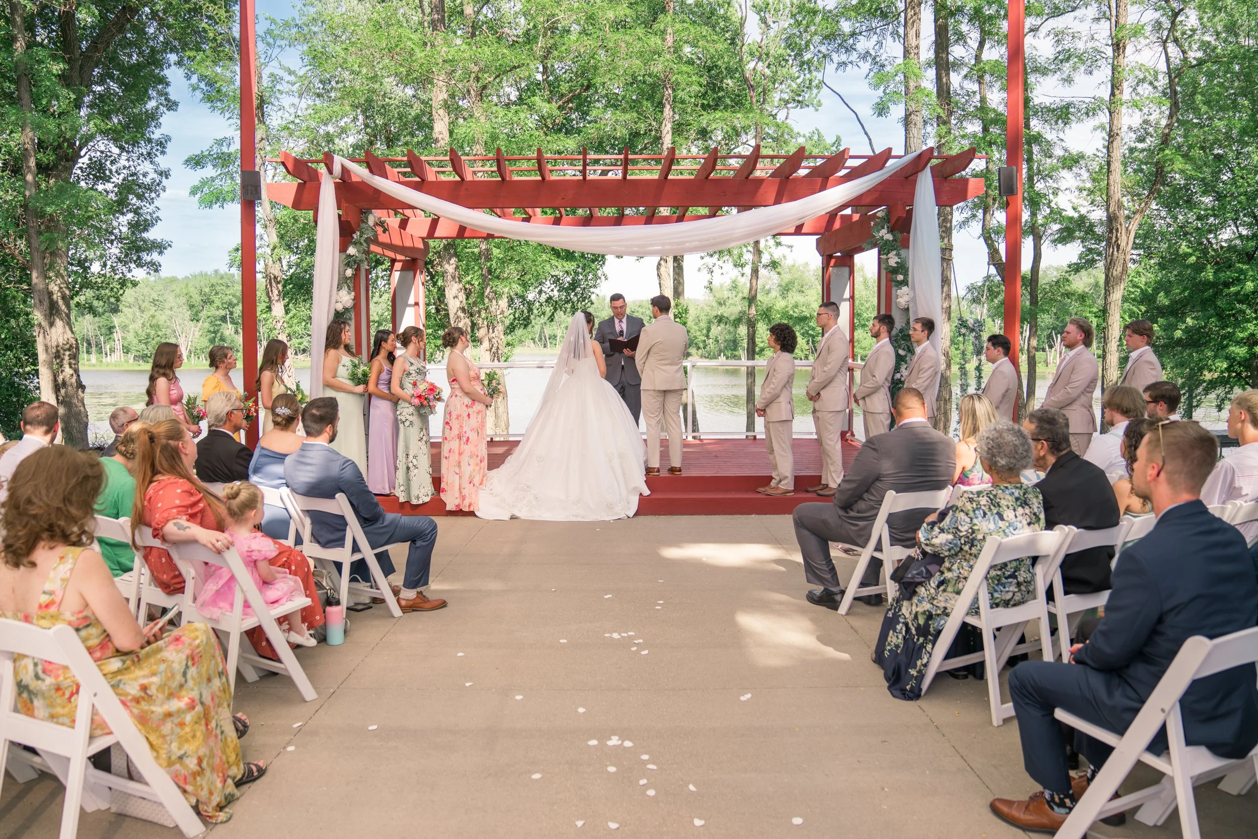 Celebrations-on-the-river-la-crosse-wisconsin-wedding-photography-midwest-wedding-portraits233.jpg