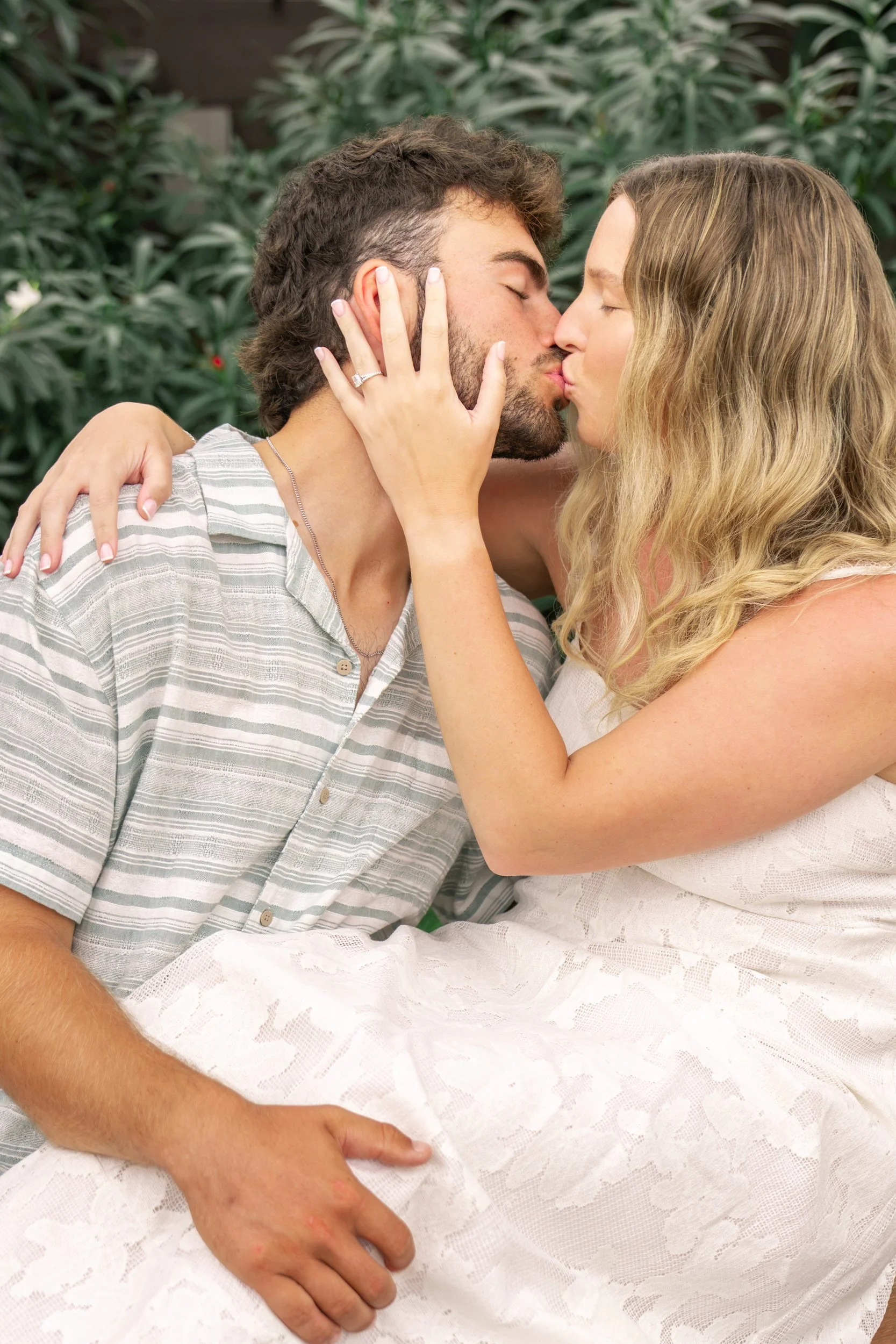mitchell-park-domes-milwaukee-wisconsin-wedding-engagement-photographer-fine-art-photo-session-bridal-portraits-best-wedding-engaged-photography-074.jpg