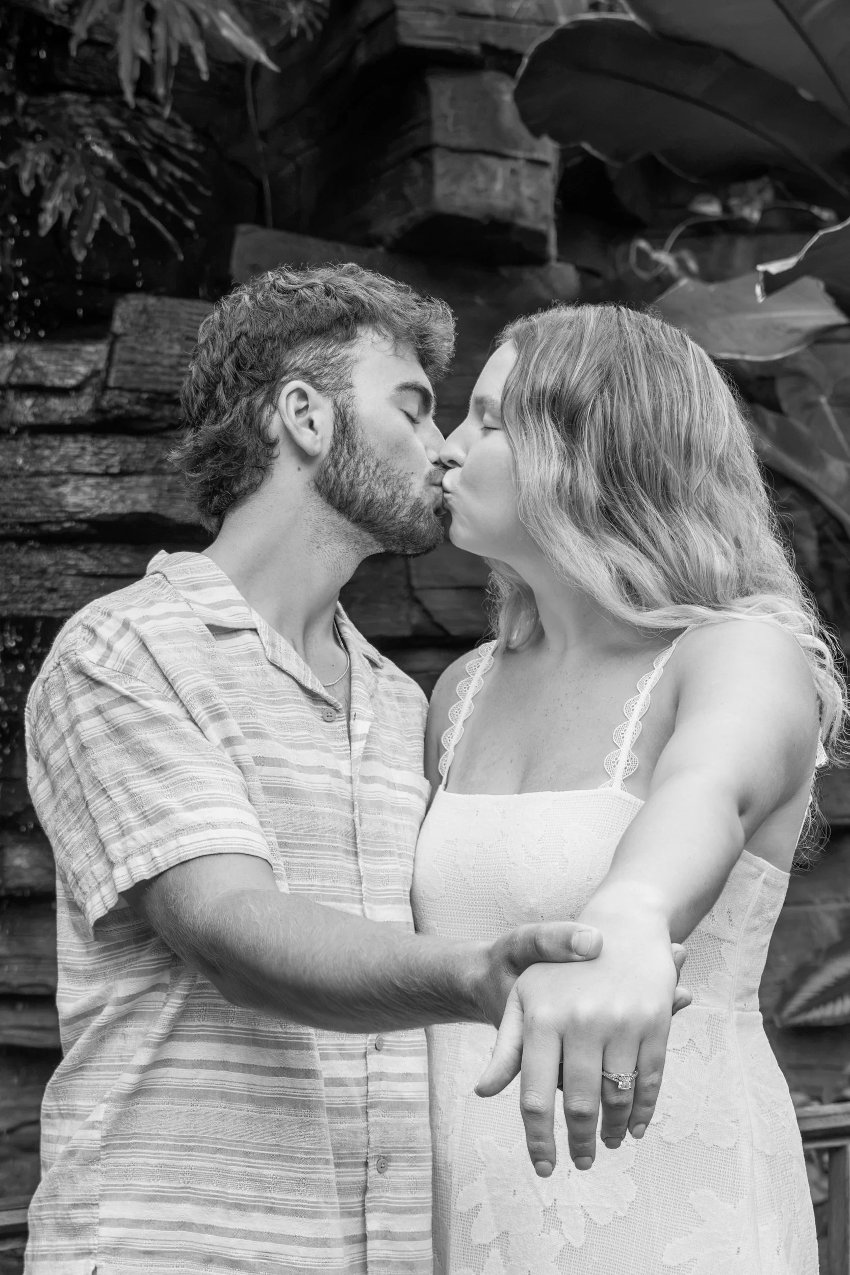 mitchell-park-domes-milwaukee-wisconsin-wedding-engagement-photographer-fine-art-photo-session-bridal-portraits-best-wedding-engaged-photography-017.jpg