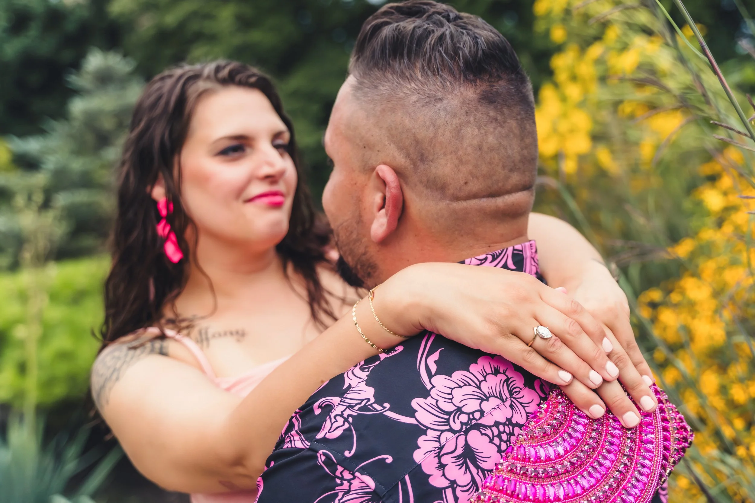 milwaukee_madison_wisconsin_surprise_proposal_photographer_allencintennialgardens_engagement_flowers_embrace.jpg