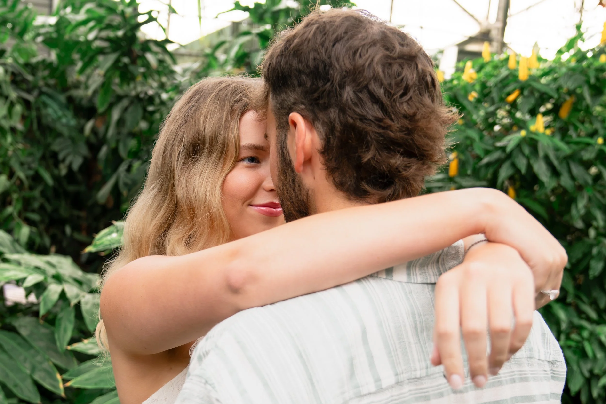 mitchell-park-domes-milwaukee-wisconsin-wedding-engagement-photographer-fine-art-photo-session-bridal-portraits-best-wedding-engaged-photography-005.jpg