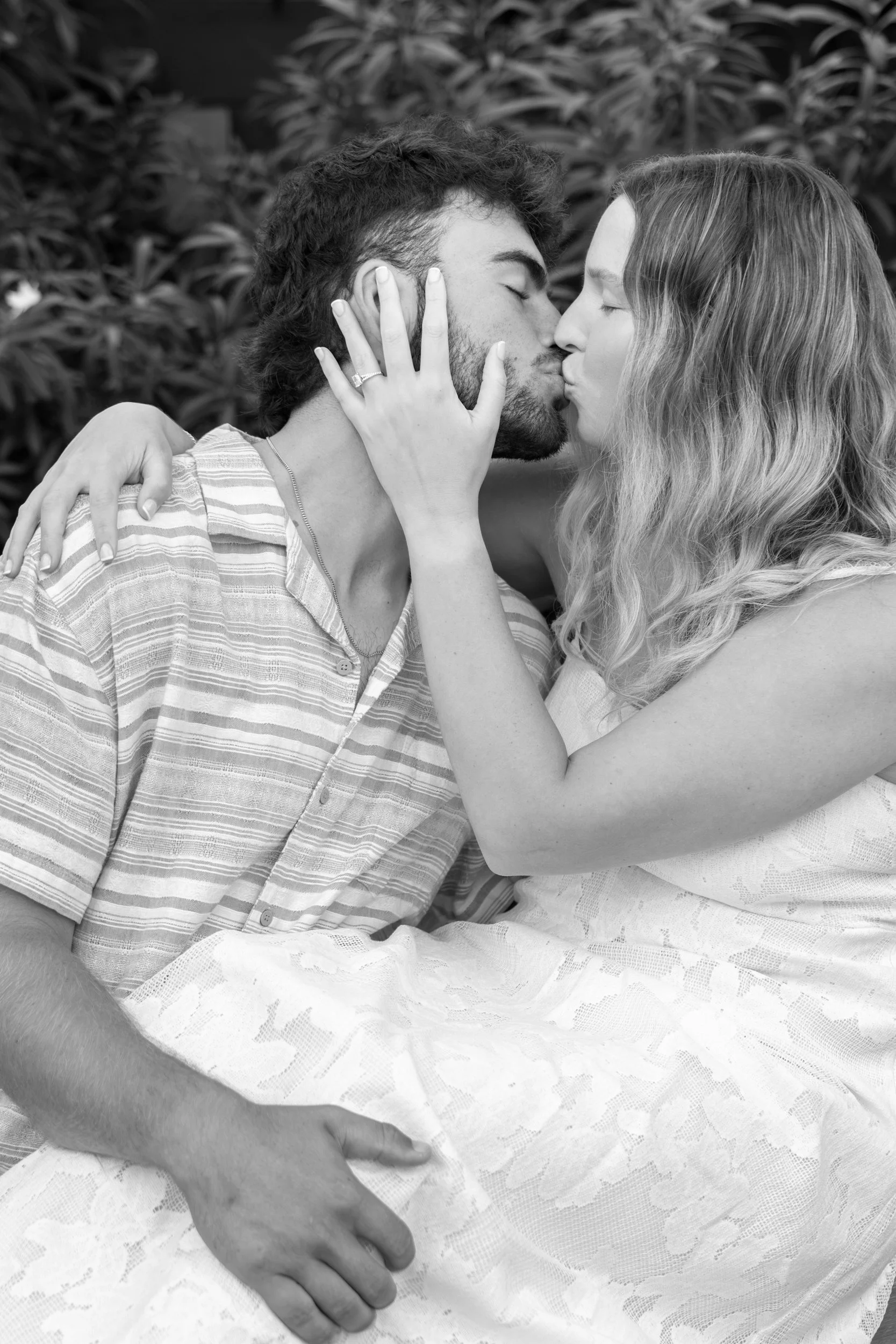 mitchell-park-domes-milwaukee-wisconsin-wedding-engagement-photographer-fine-art-photo-session-bridal-portraits-best-wedding-engaged-photography-075.jpg