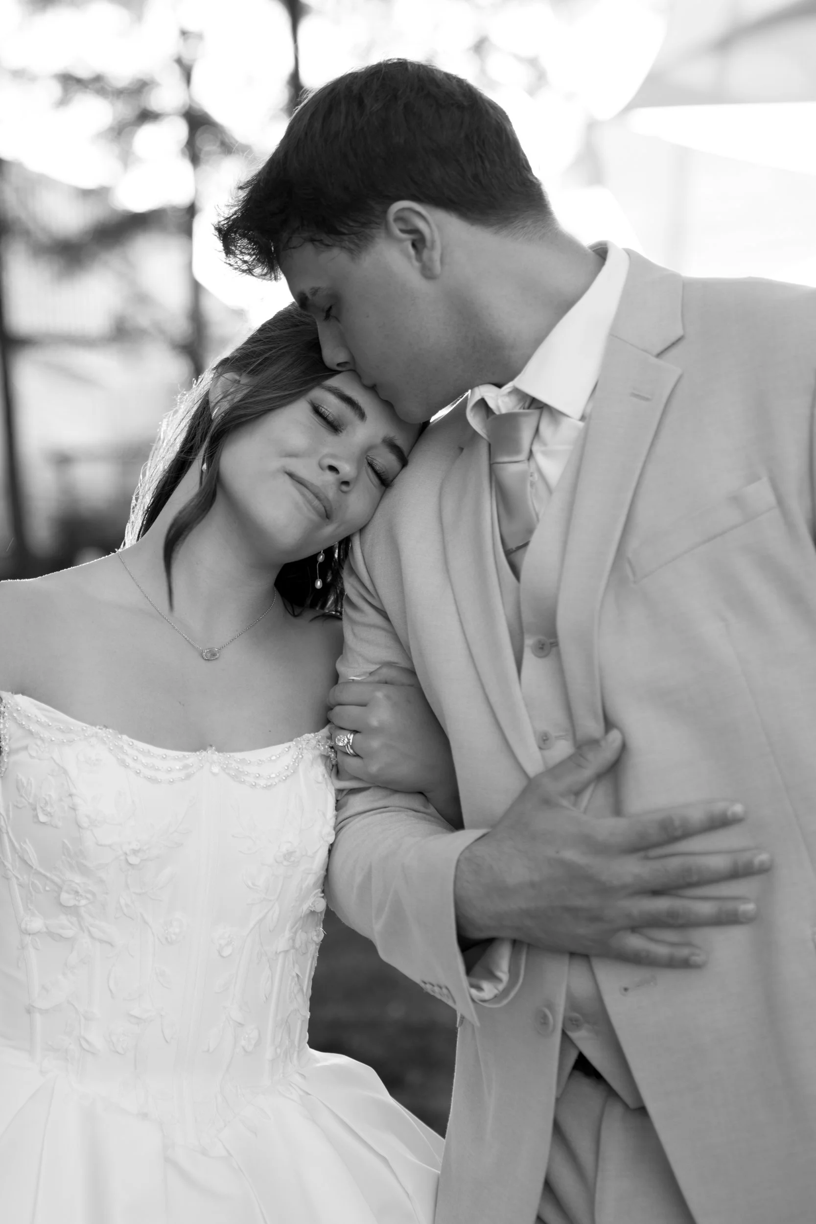 Celebrations-on-the-river-la-crosse-wisconsin-wedding-photography-midwest-wedding-portraits615.jpg