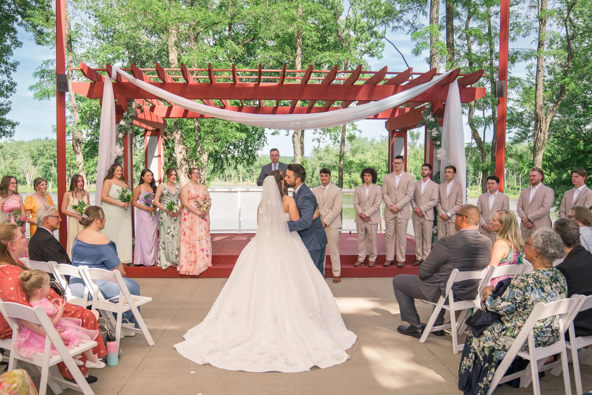 Celebrations-on-the-river-la-crosse-wisconsin-wedding-photography-midwest-wedding-portraits228.jpg