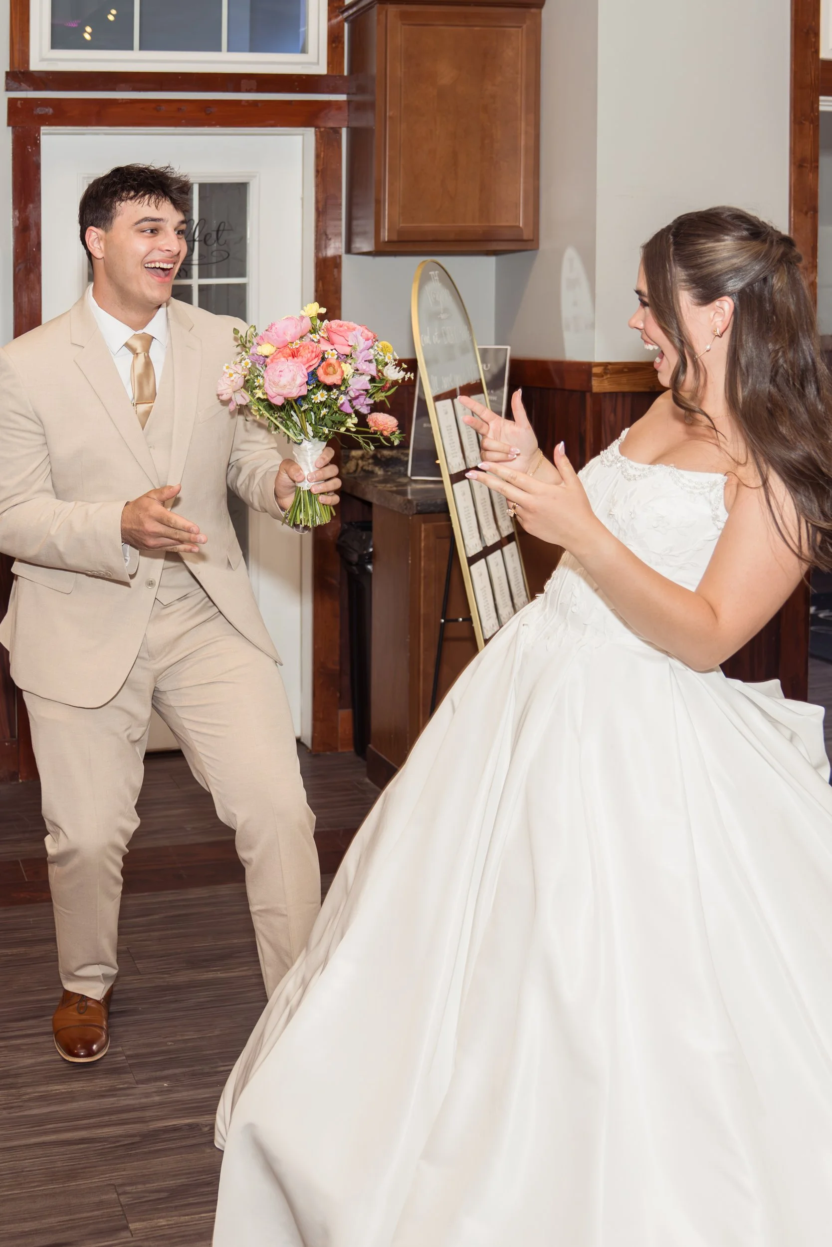 Celebrations-on-the-river-la-crosse-wisconsin-wedding-photography-midwest-wedding-portraits378.jpg