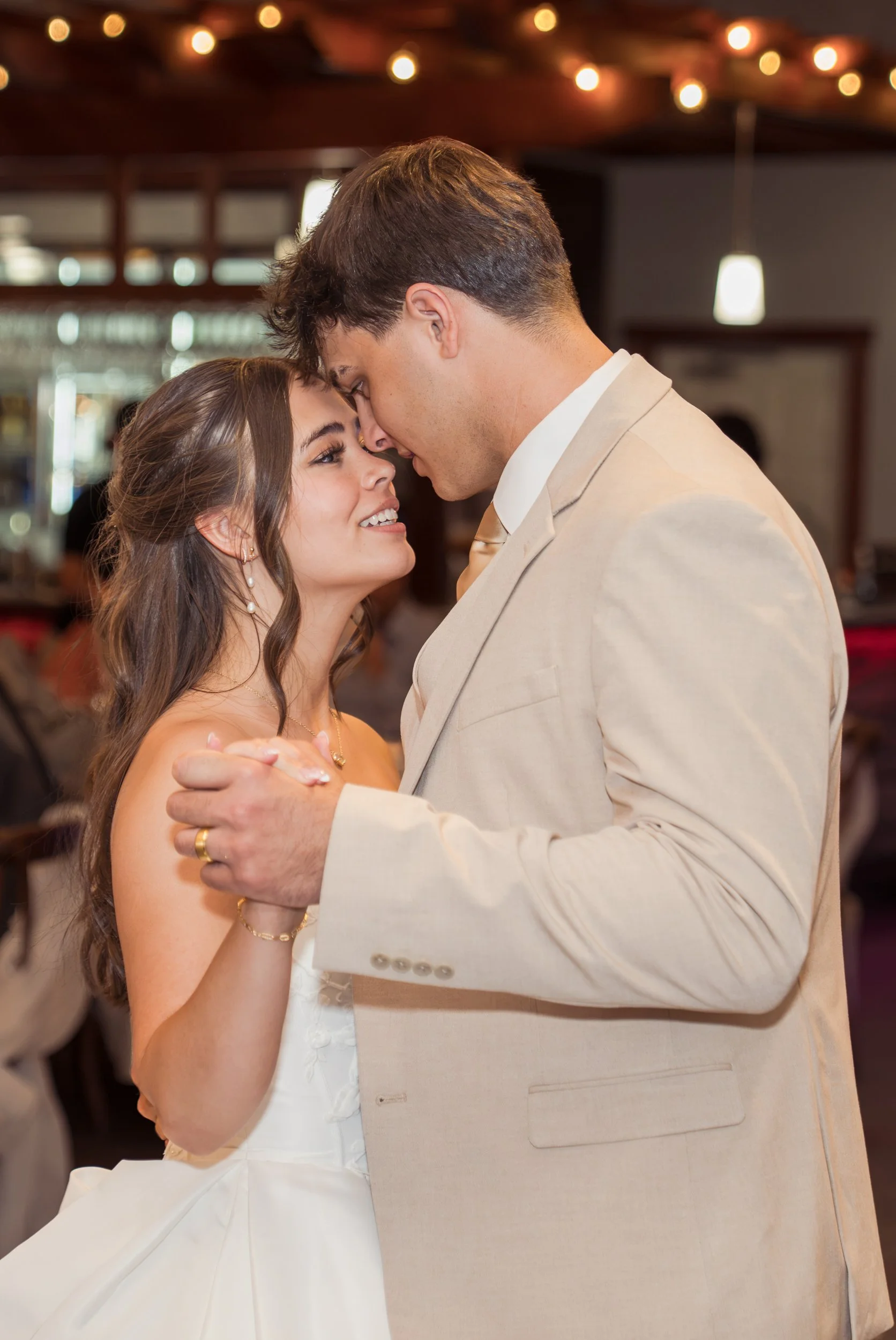 Celebrations-on-the-river-la-crosse-wisconsin-wedding-photography-midwest-wedding-portraits494.jpg