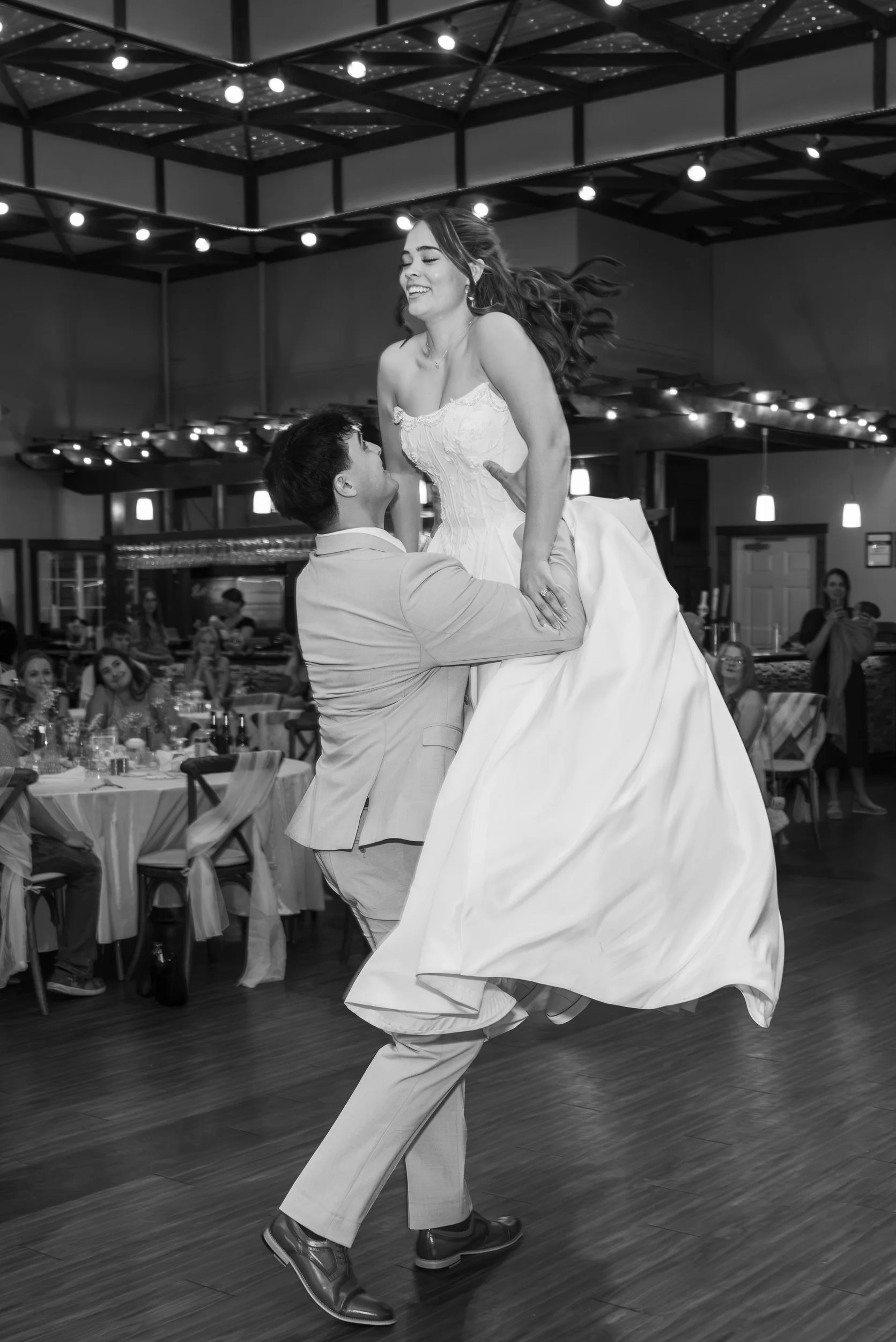 Celebrations-on-the-river-la-crosse-wisconsin-wedding-photography-midwest-wedding-portraits500.jpg
