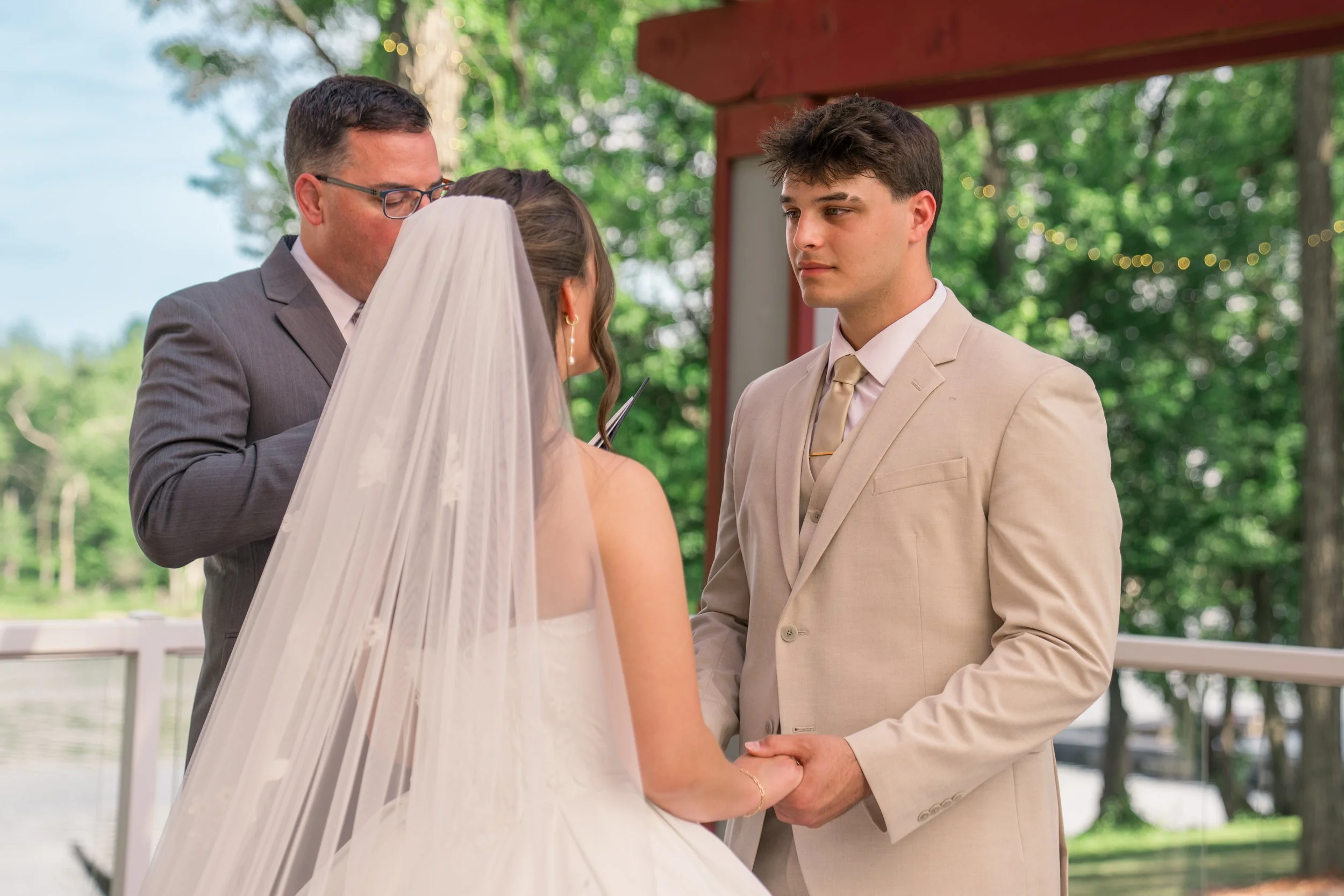 Celebrations-on-the-river-la-crosse-wisconsin-wedding-photography-midwest-wedding-portraits258.jpg