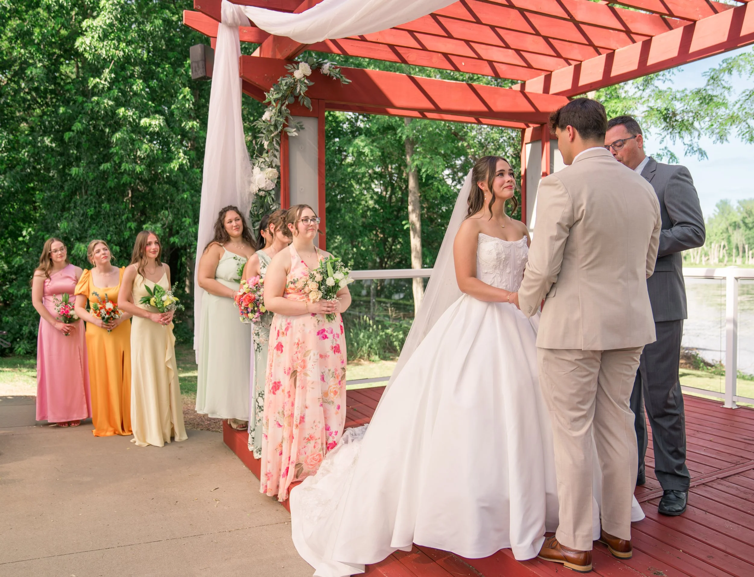 Celebrations-on-the-river-la-crosse-wisconsin-wedding-photography-midwest-wedding-portraits244.jpg