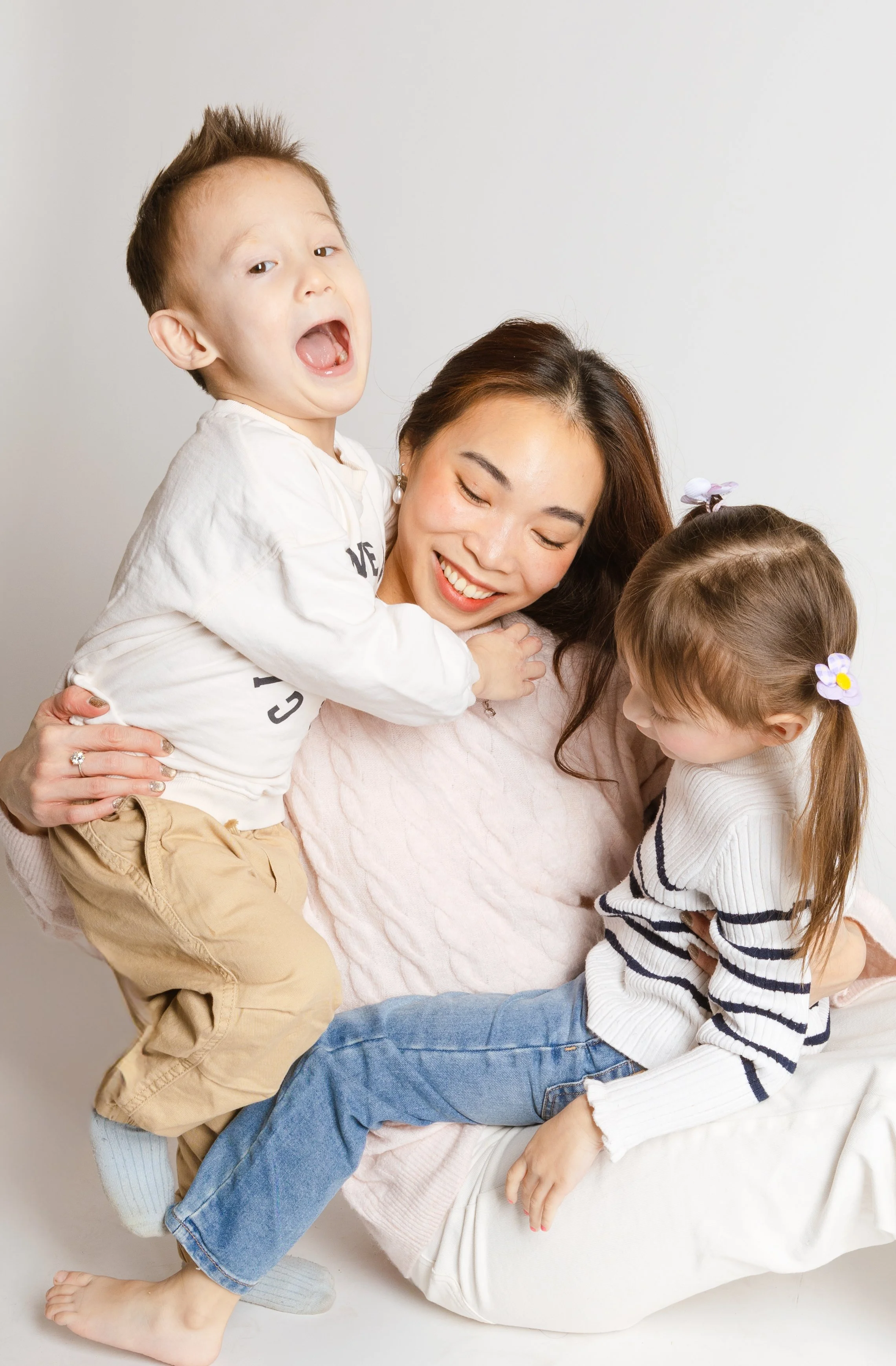 milwauke-wisconsin-family-studio-portraits-studio-photography-indoor-family-photos-kids-session-best-milwaukee-wisconsin-family-portraits127.jpg