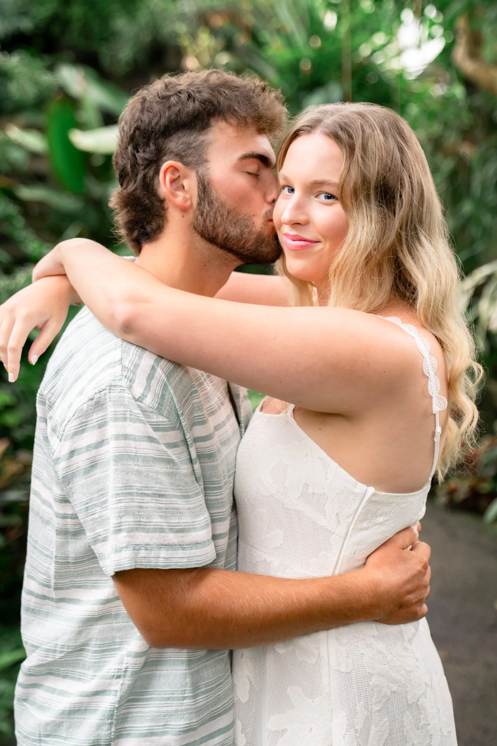mitchell-park-domes-milwaukee-wisconsin-wedding-engagement-photographer-fine-art-photo-session-bridal-portraits-best-wedding-engaged-photography-009.jpg