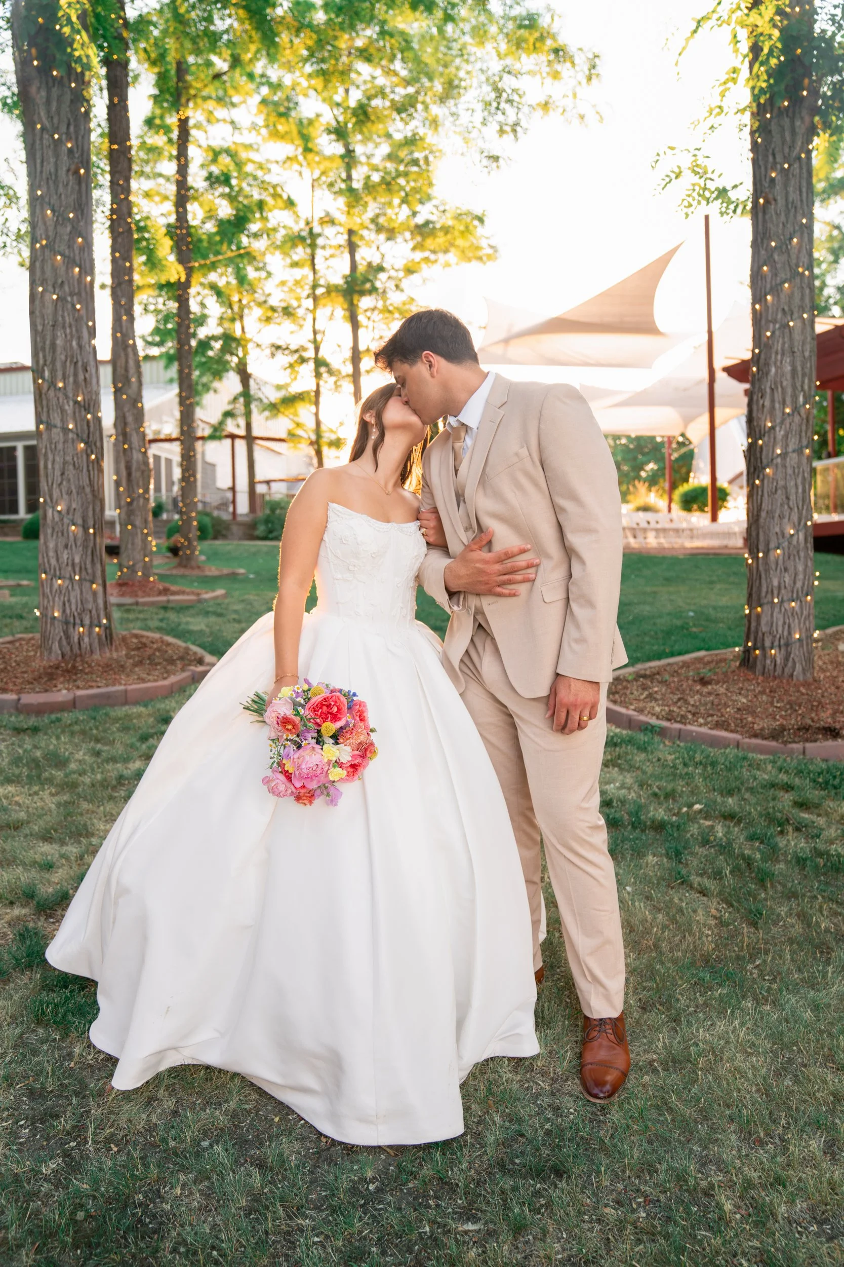 Celebrations-on-the-river-la-crosse-wisconsin-wedding-photography-midwest-wedding-portraits616.jpg