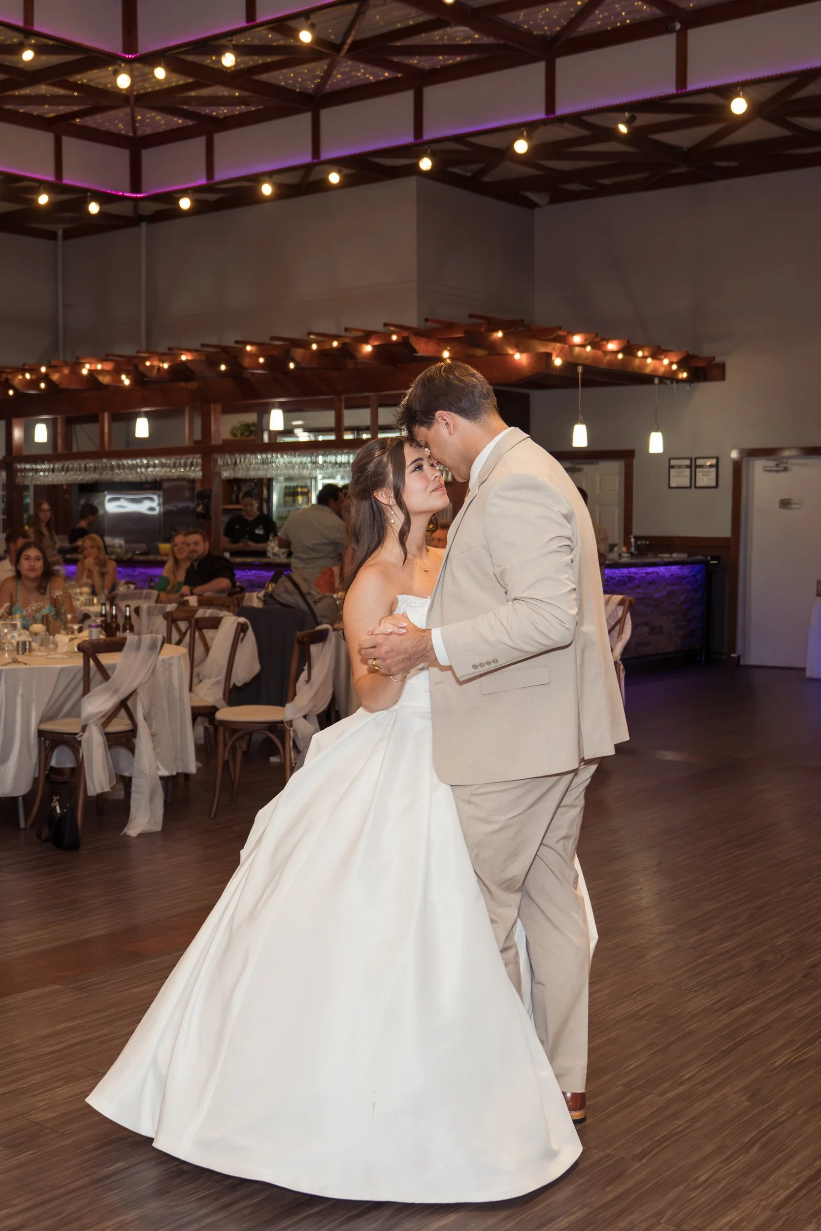 Celebrations-on-the-river-la-crosse-wisconsin-wedding-photography-midwest-wedding-portraits497.jpg