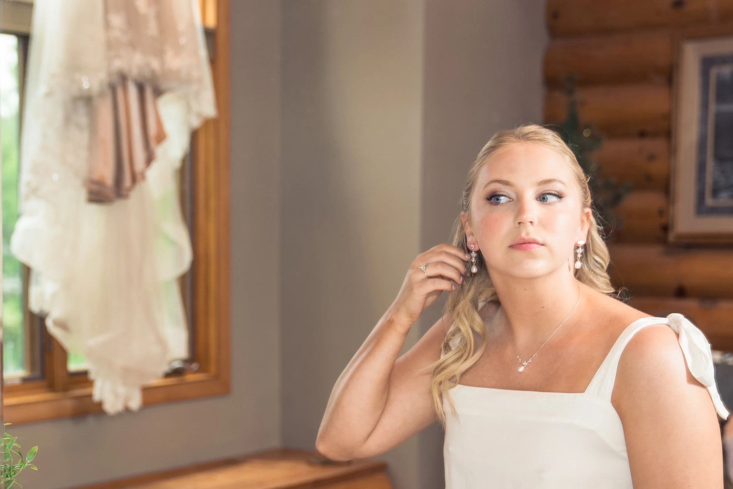 Wisconsin-wedding-photographer-lacrosse-best-wedding-photography-bride-2027-milwaukee-wedding-photographer-bridal-portraits-075.jpg