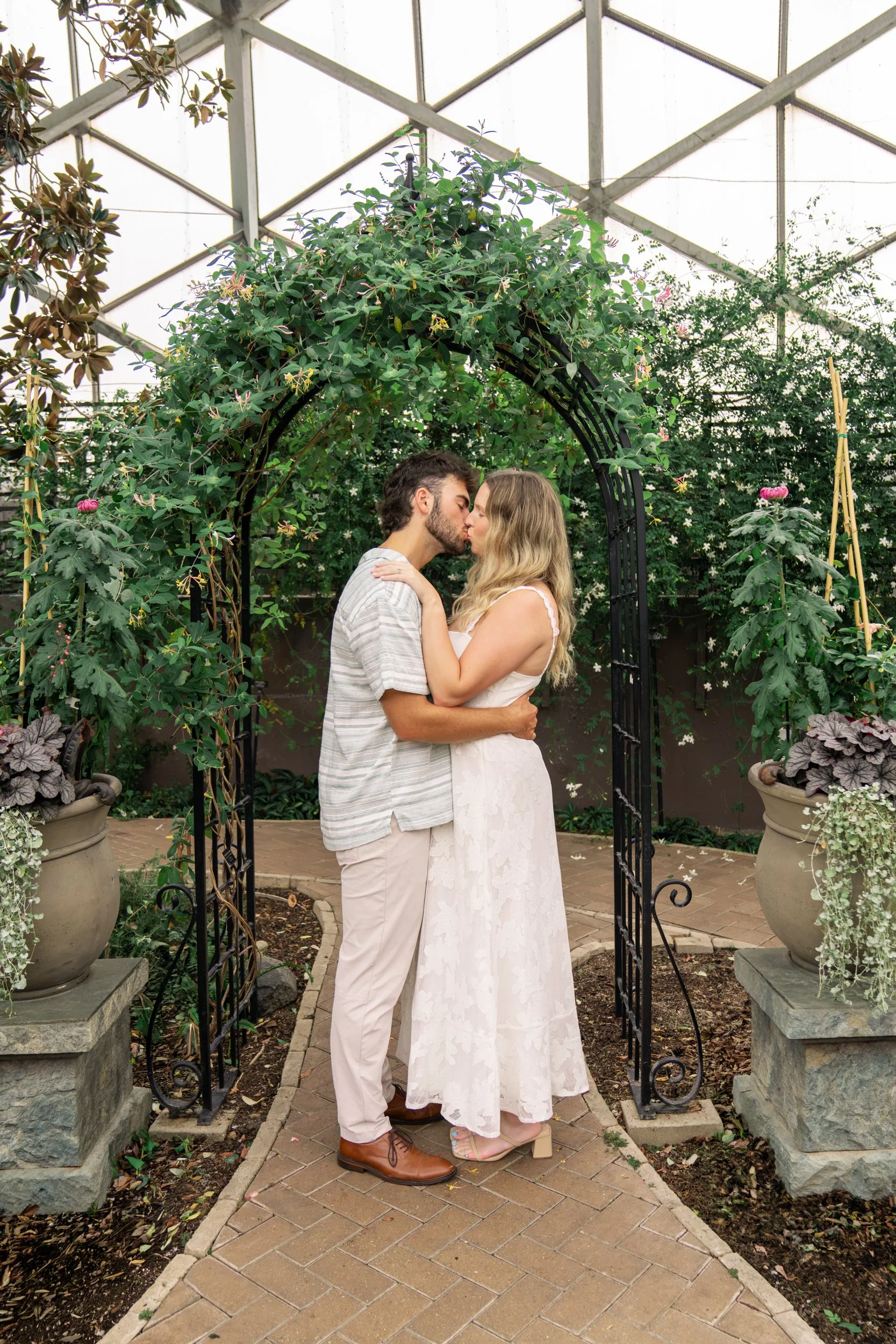 mitchell-park-domes-milwaukee-wisconsin-wedding-engagement-photographer-fine-art-photo-session-bridal-portraits-best-wedding-engaged-photography-073.jpg