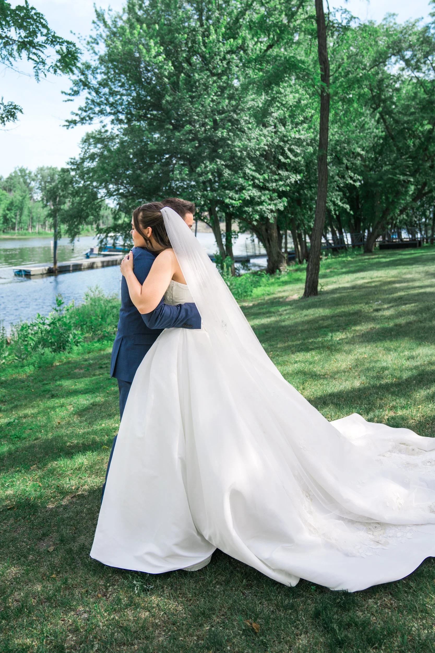 Celebrations-on-the-river-la-crosse-wisconsin-wedding-photography-midwest-wedding-portraits092.jpg