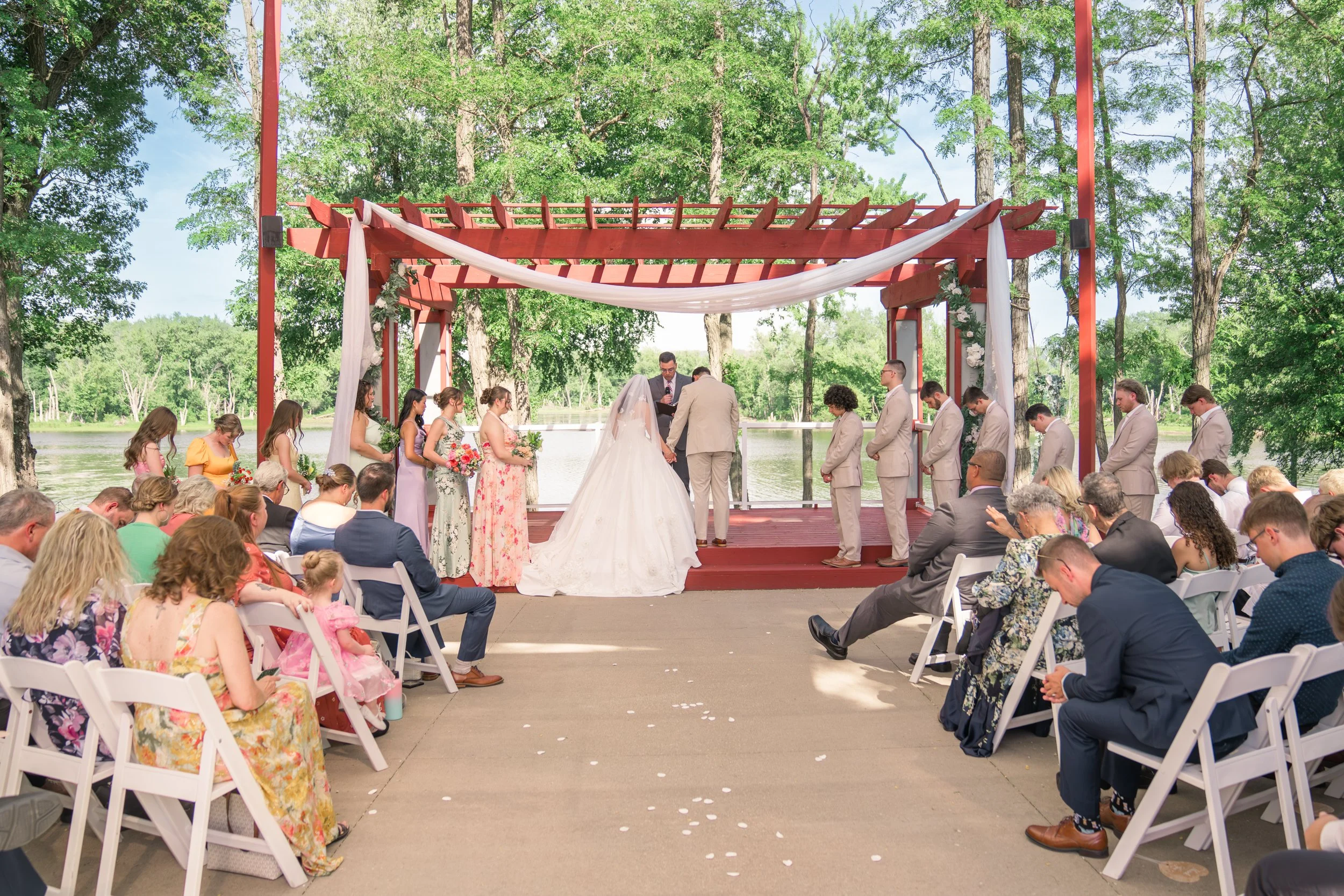 Celebrations-on-the-river-la-crosse-wisconsin-wedding-photography-midwest-wedding-portraits240.jpg