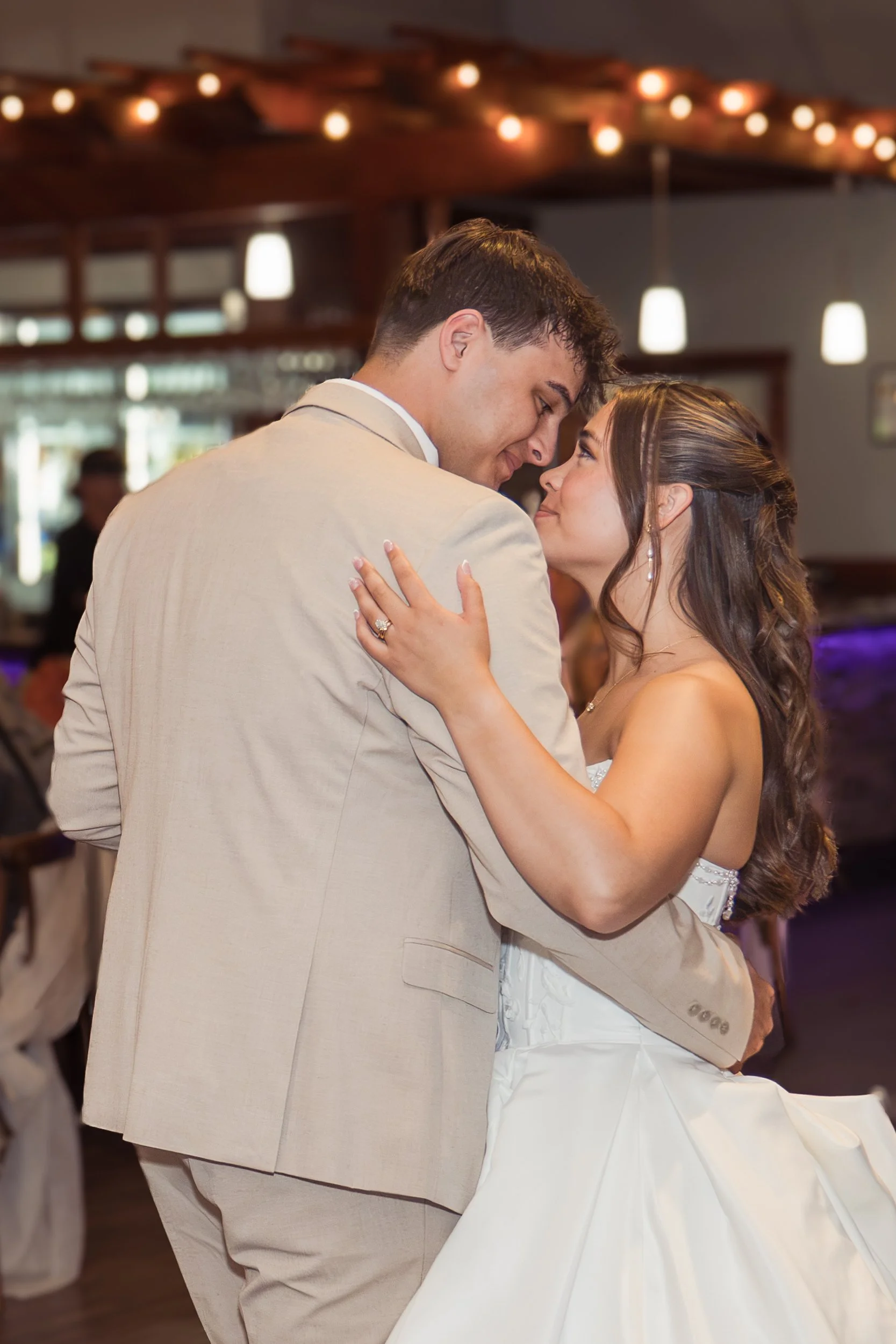 Celebrations-on-the-river-la-crosse-wisconsin-wedding-photography-midwest-wedding-portraits508.jpg