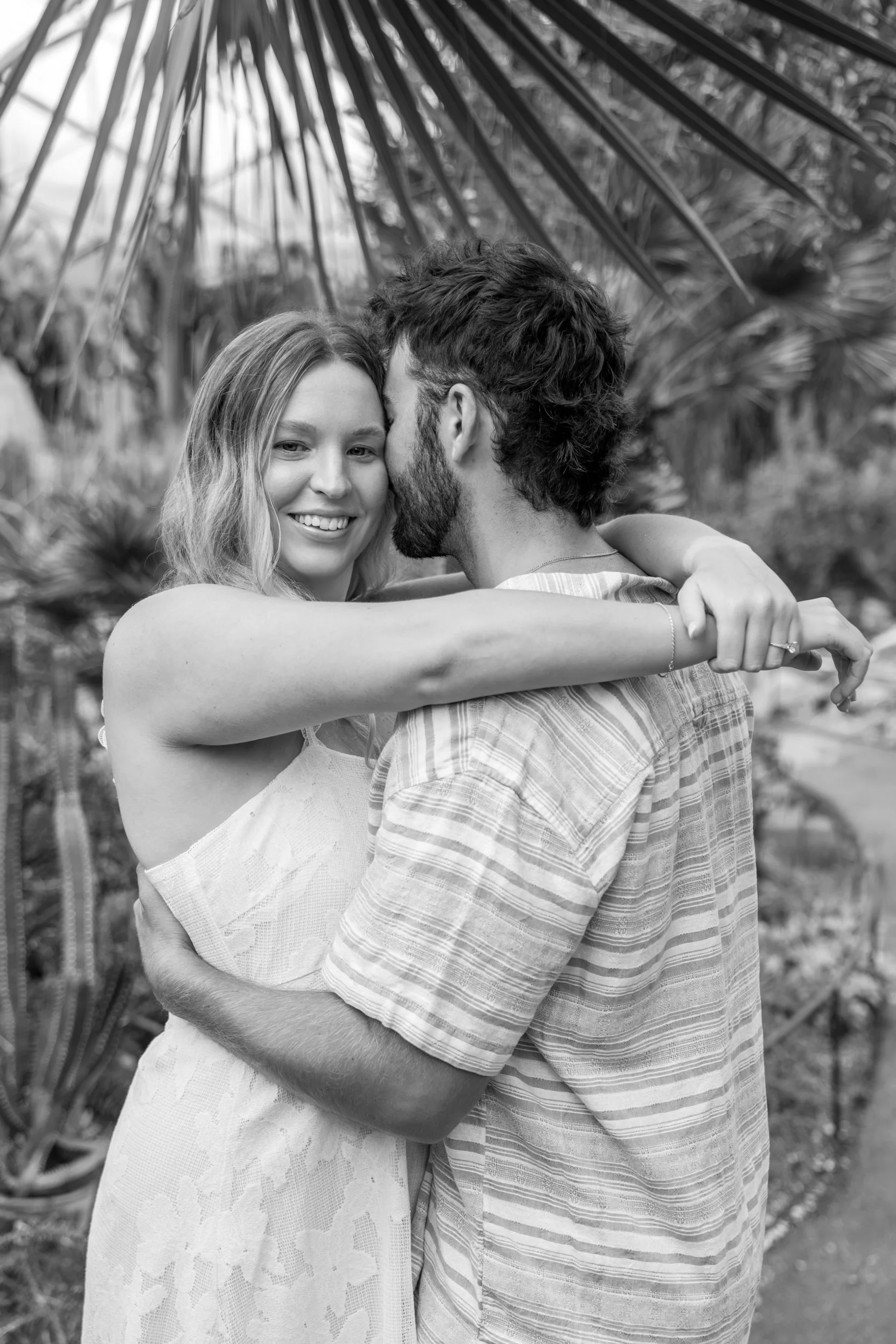 mitchell-park-domes-milwaukee-wisconsin-wedding-engagement-photographer-fine-art-photo-session-bridal-portraits-best-wedding-engaged-photography-052.jpg