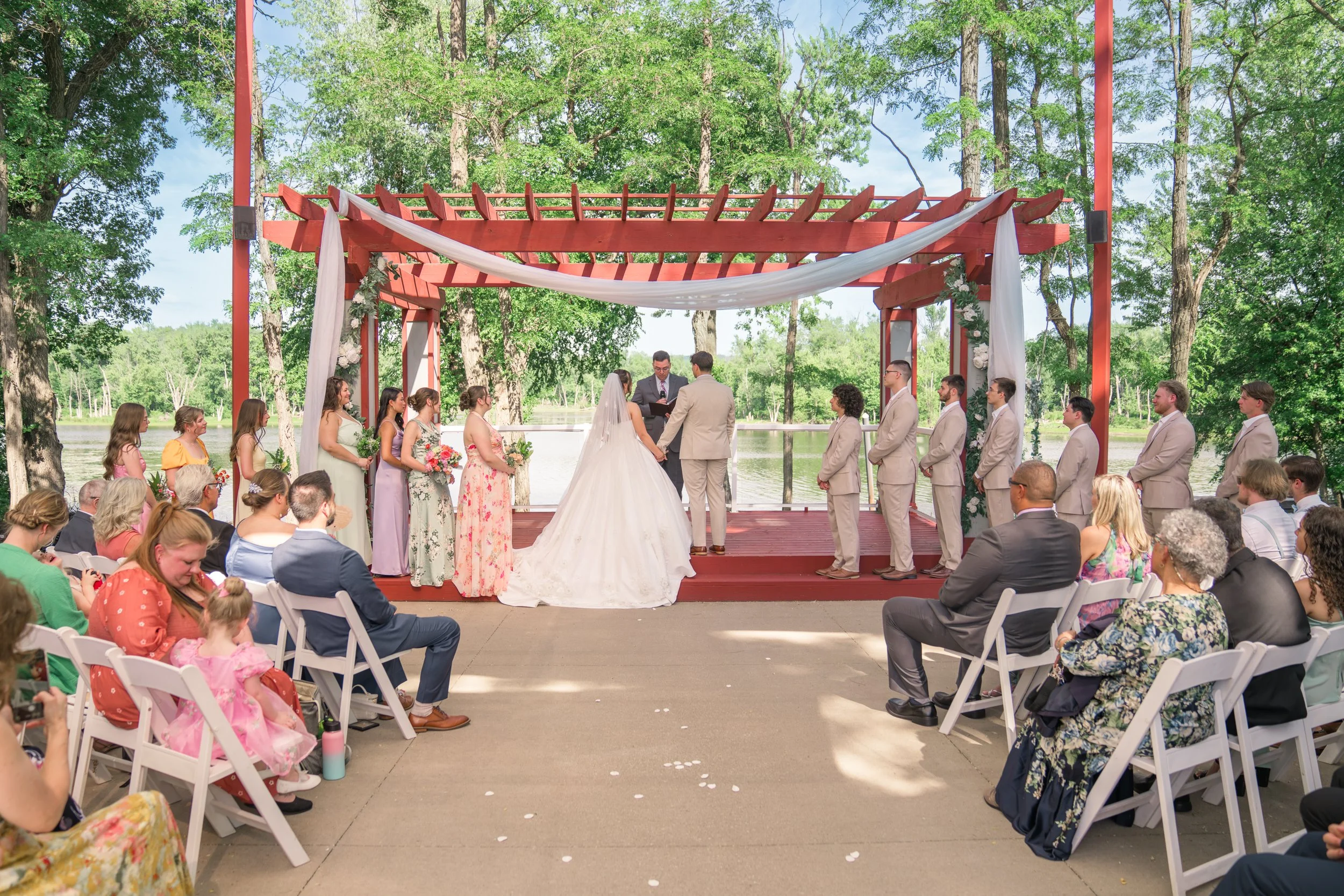Celebrations-on-the-river-la-crosse-wisconsin-wedding-photography-midwest-wedding-portraits239.jpg