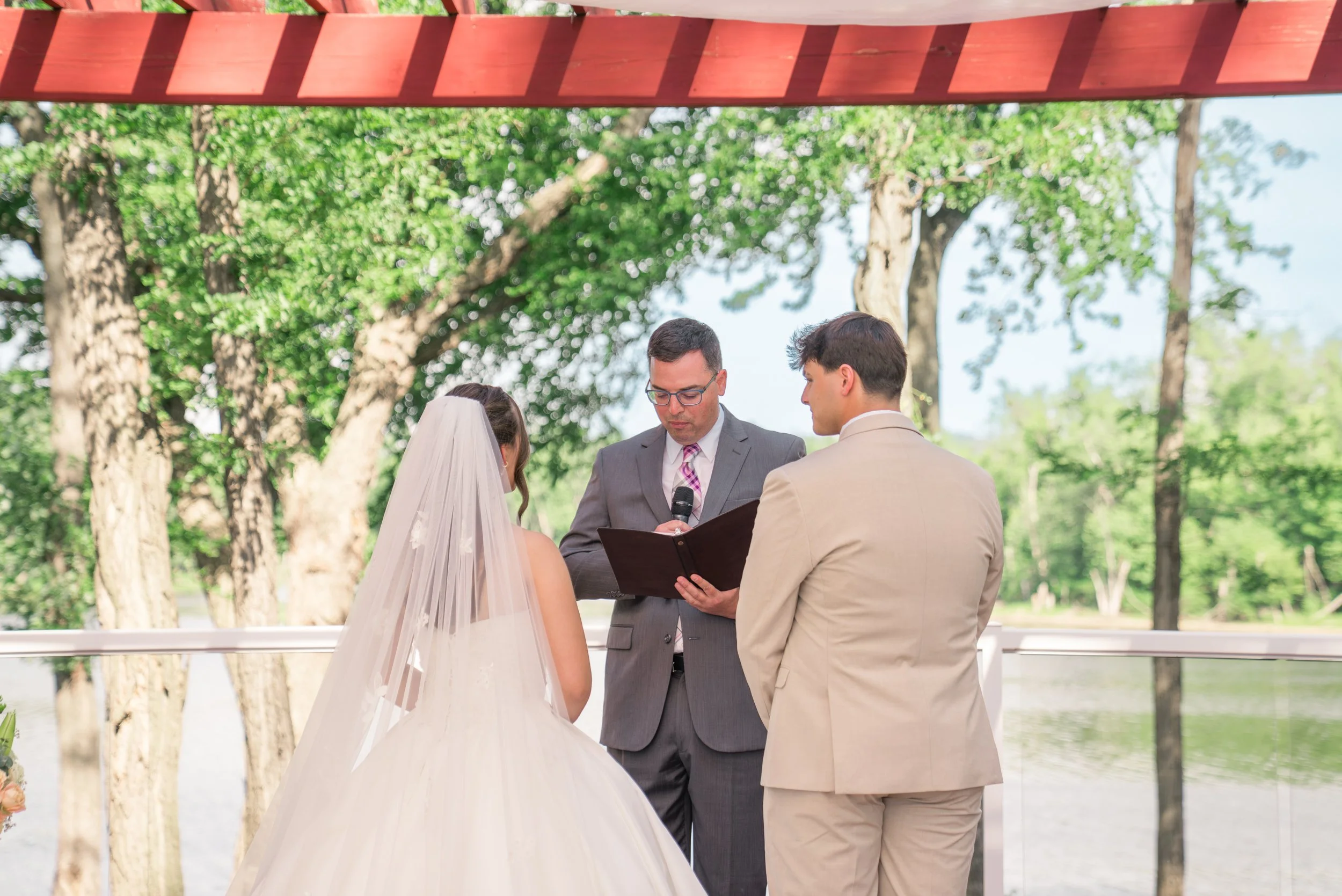 Celebrations-on-the-river-la-crosse-wisconsin-wedding-photography-midwest-wedding-portraits237.jpg