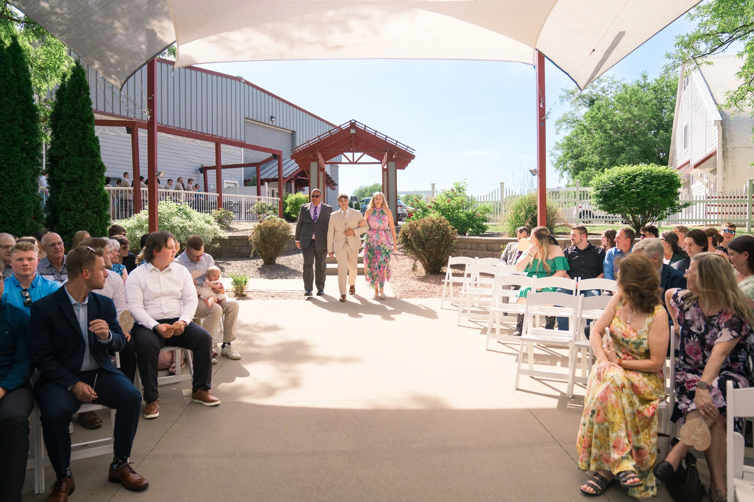 Celebrations-on-the-river-la-crosse-wisconsin-wedding-photography-midwest-wedding-portraits173.jpg