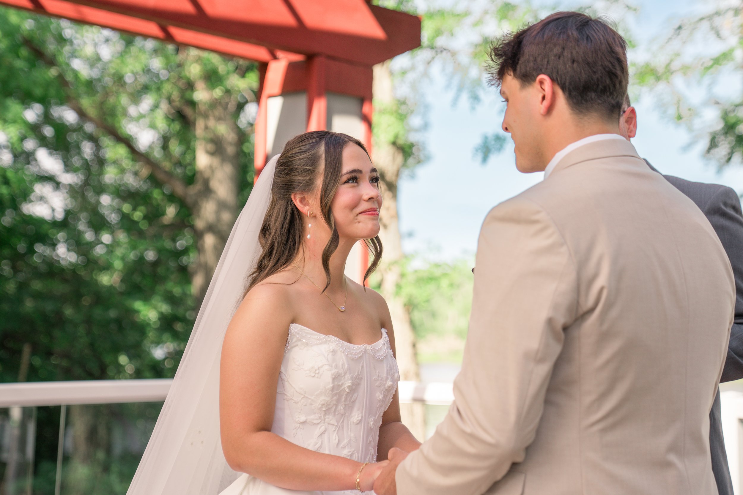 Celebrations-on-the-river-la-crosse-wisconsin-wedding-photography-midwest-wedding-portraits248.jpg
