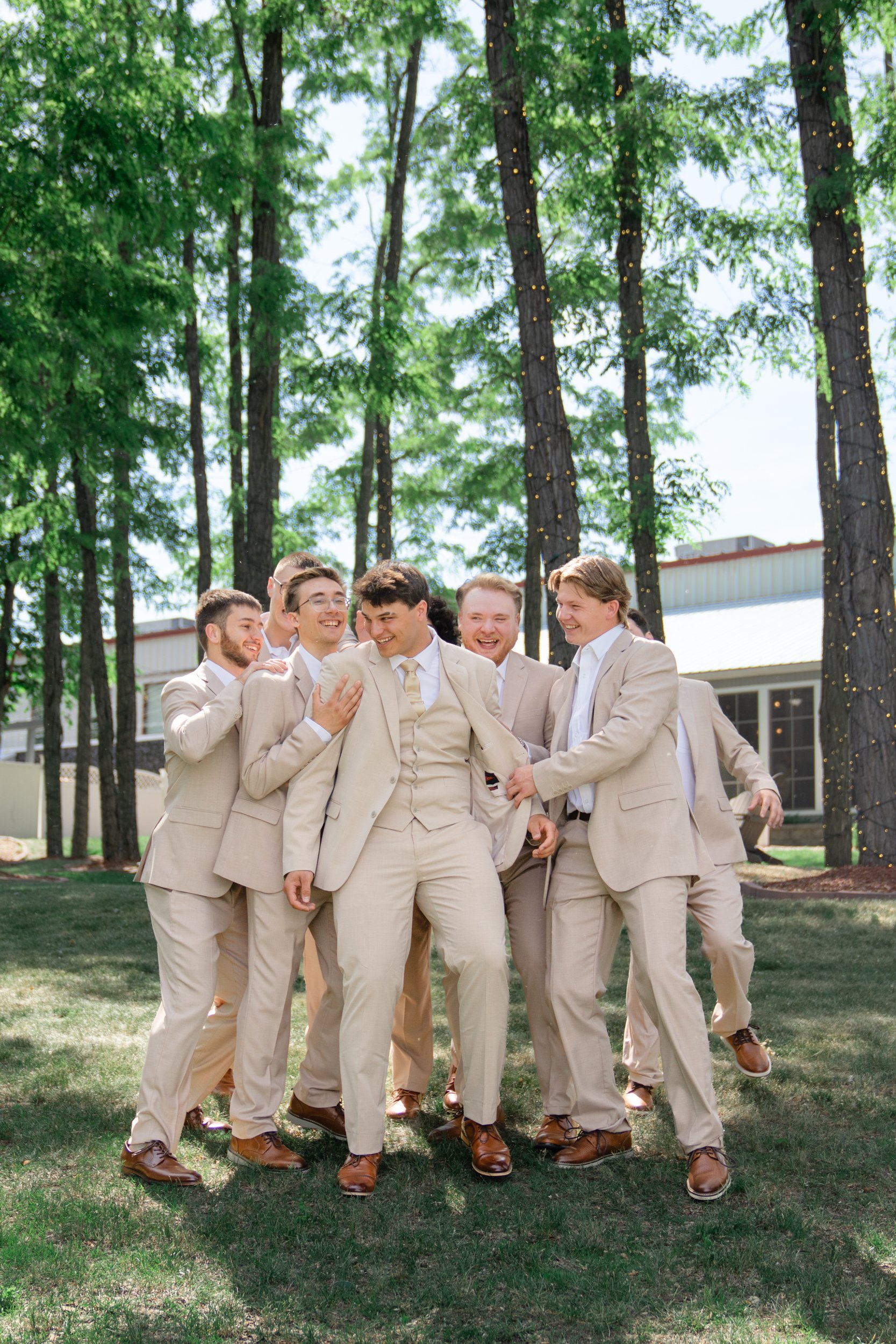 Celebrations-on-the-river-la-crosse-wisconsin-wedding-photography-midwest-wedding-portraits142.jpg