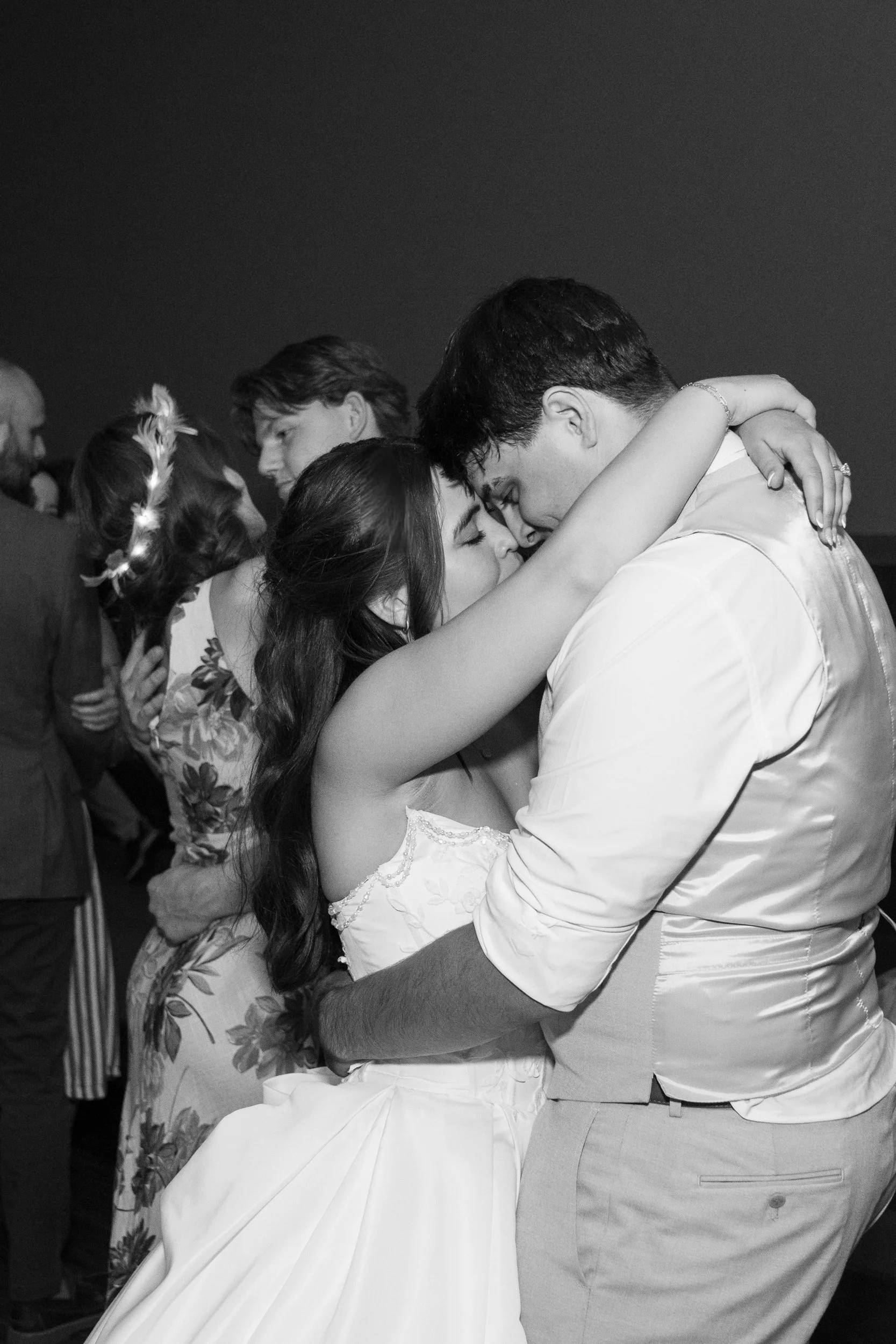 Celebrations-on-the-river-la-crosse-wisconsin-wedding-photography-midwest-wedding-portraits652.jpg