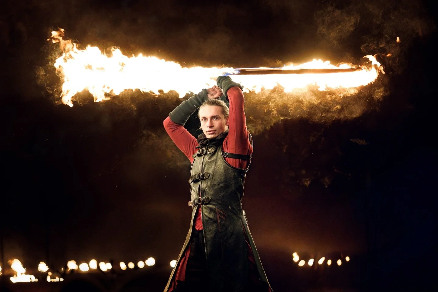 Spectacle enflamm&eacute; par la compagnie belge @pyronix_production lors des flottins 2025 &agrave; Evian.