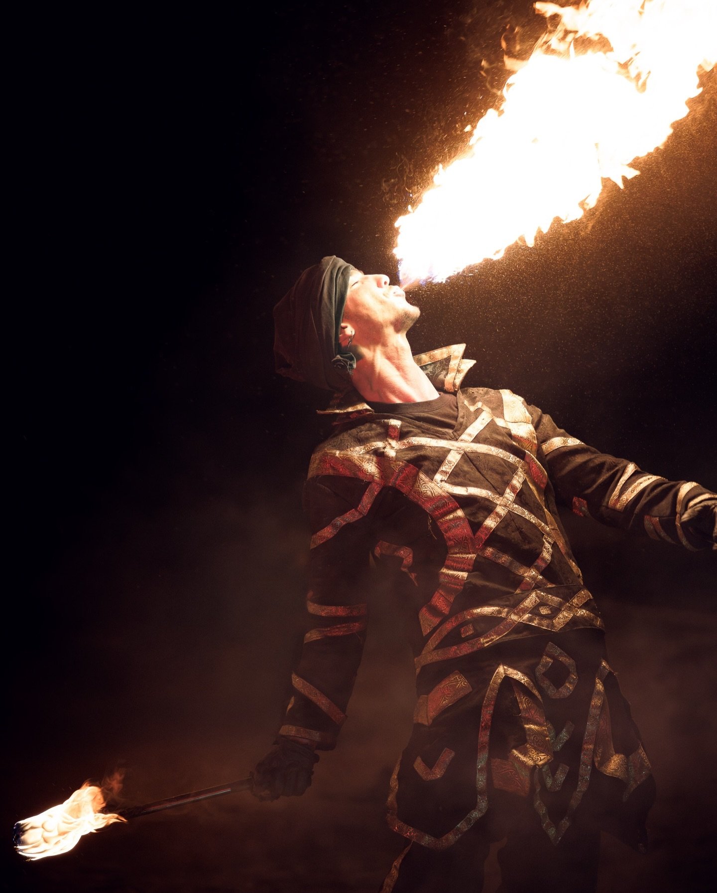 La compagnie Imaziren &agrave; fait son show aujourd&rsquo;hui dans les rues d&rsquo;evian.

#evian #flottins #imaziren #canon