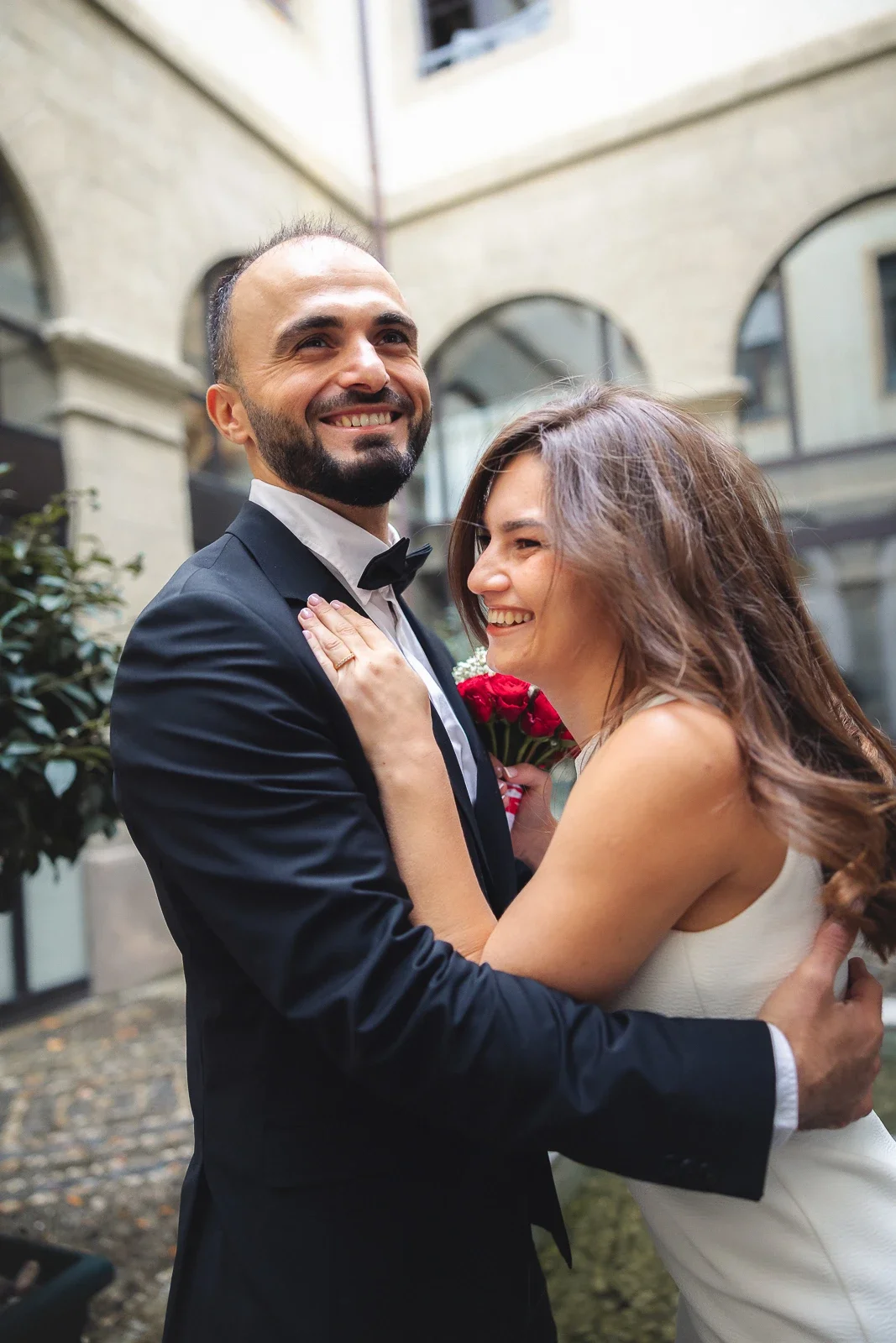 Photo d'un couple après le mariage.