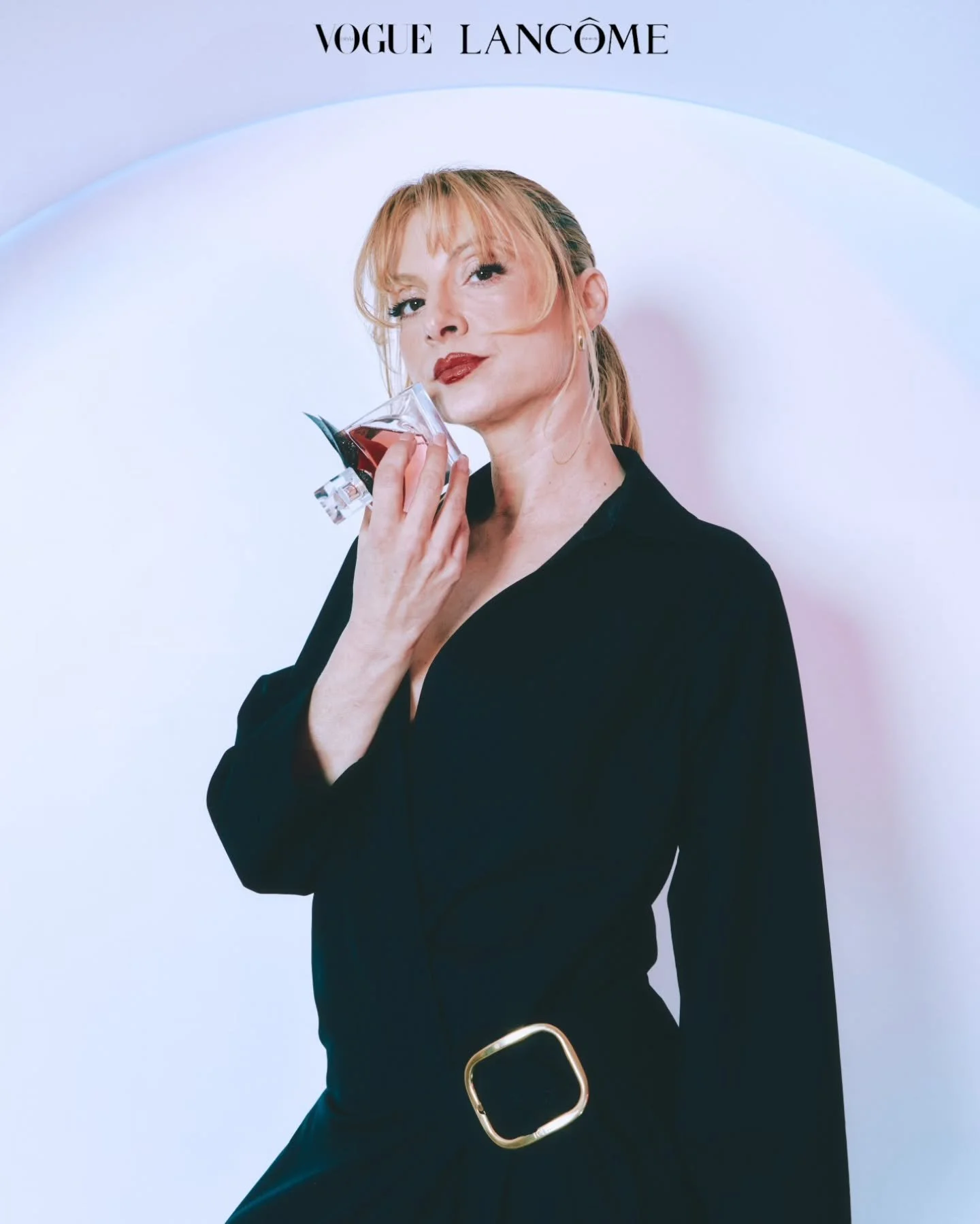 Retratos para la inauguraci&oacute;n de la Beauty Tech House de Lanc&ocirc;me de la mano de @voguespain ✨🤍@lancomeofficial @beautyexpertlancome

Que guay trabajar con este equipazo 🤍 

#makeup #beautytechhouse #VogueparaLancome #voguespain