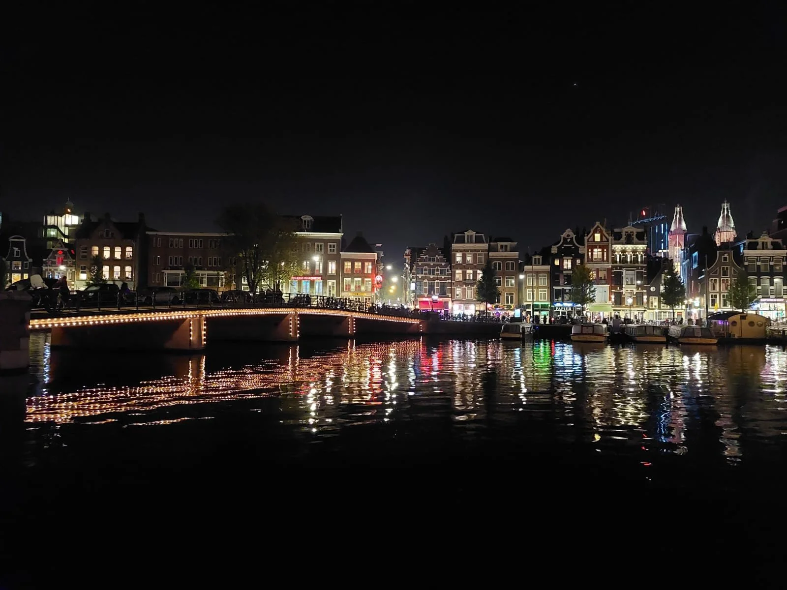 Looking for a job abroad: what I learned by changing countries, roles, and perspectives