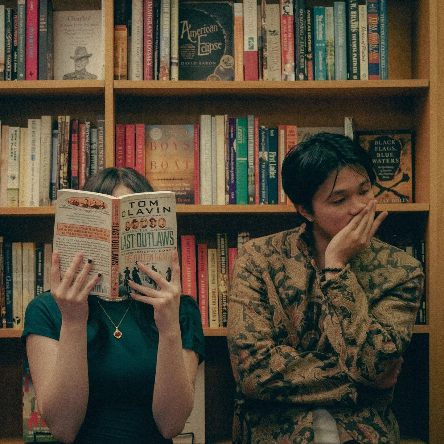 BOOKSTORE GIRL IS OUT NOW!!

Go stream the new single everywhere you listen if you want some sweet surfy booky vibes 📖📚

Big big thanks to @_dystortion_ for the photos, a super talented photoman right there

And also to @lanlandestroyer and @tsterl